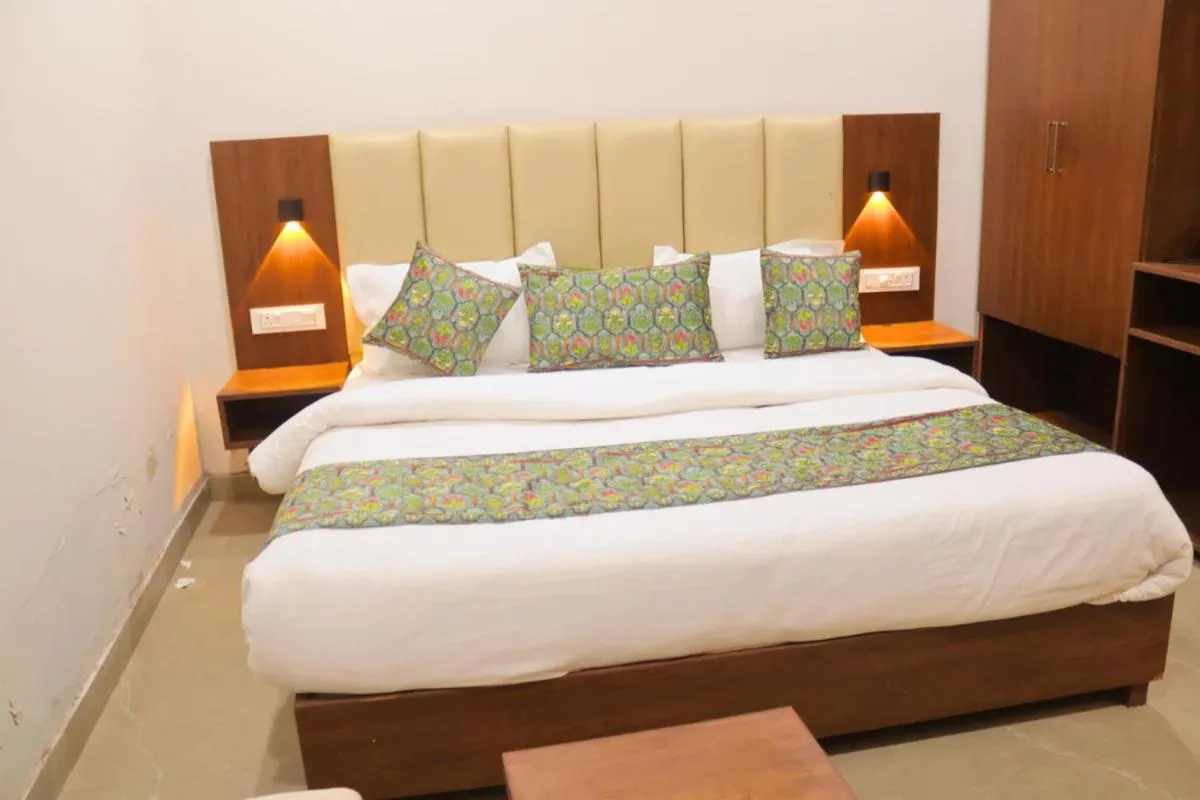 Bed in 5 States Resort