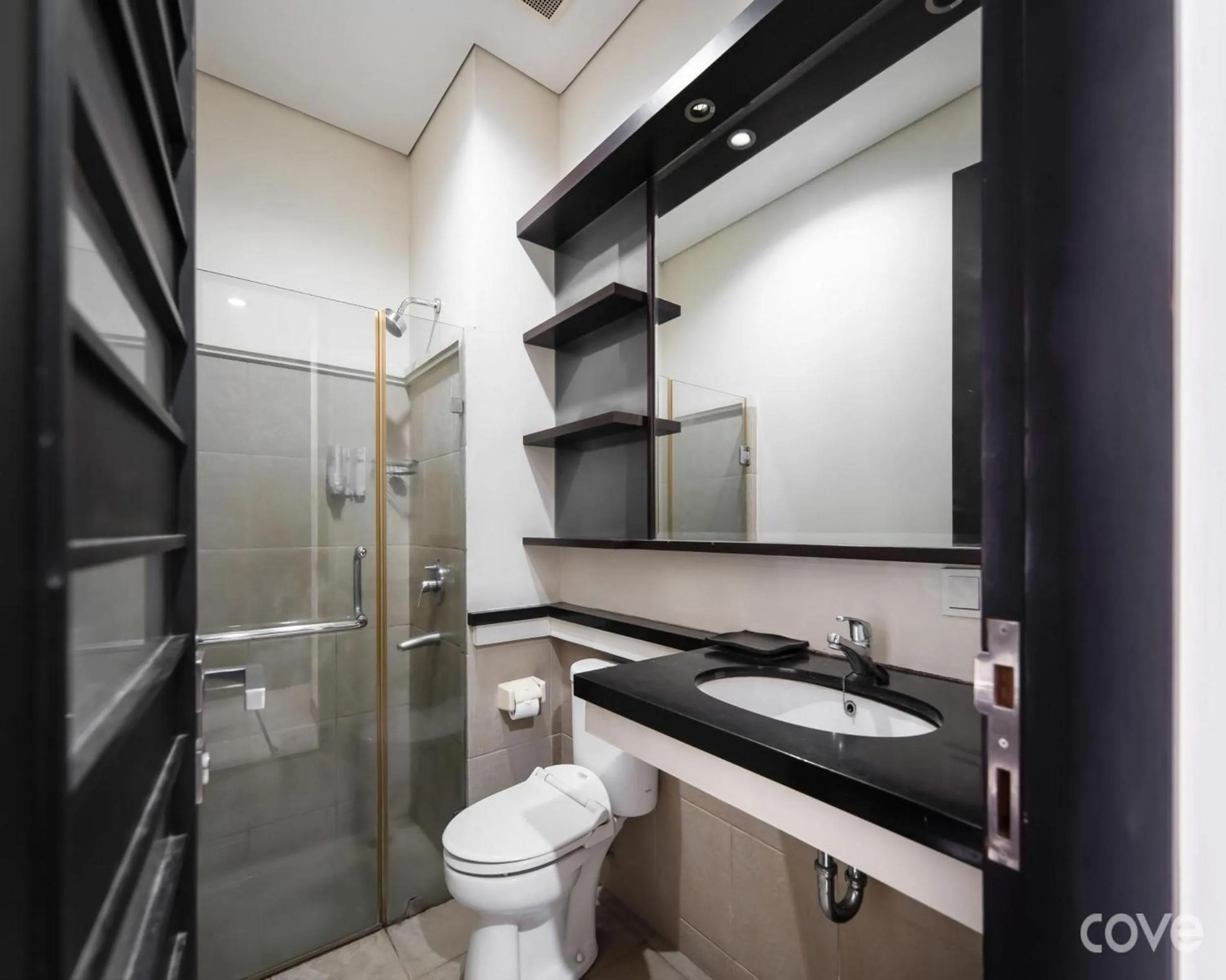 Bathroom in Cove Arimbi