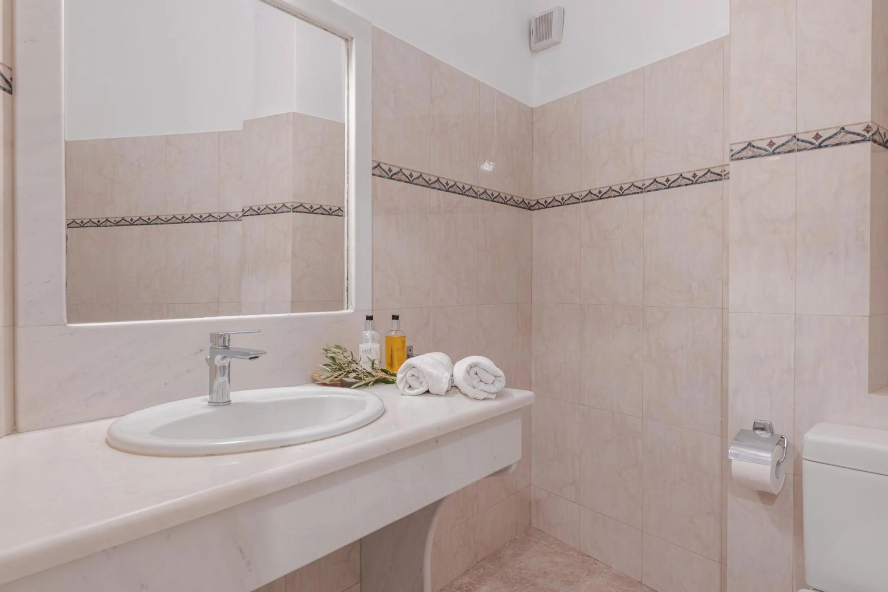 Bathroom in Epavlis Hotel & Spa