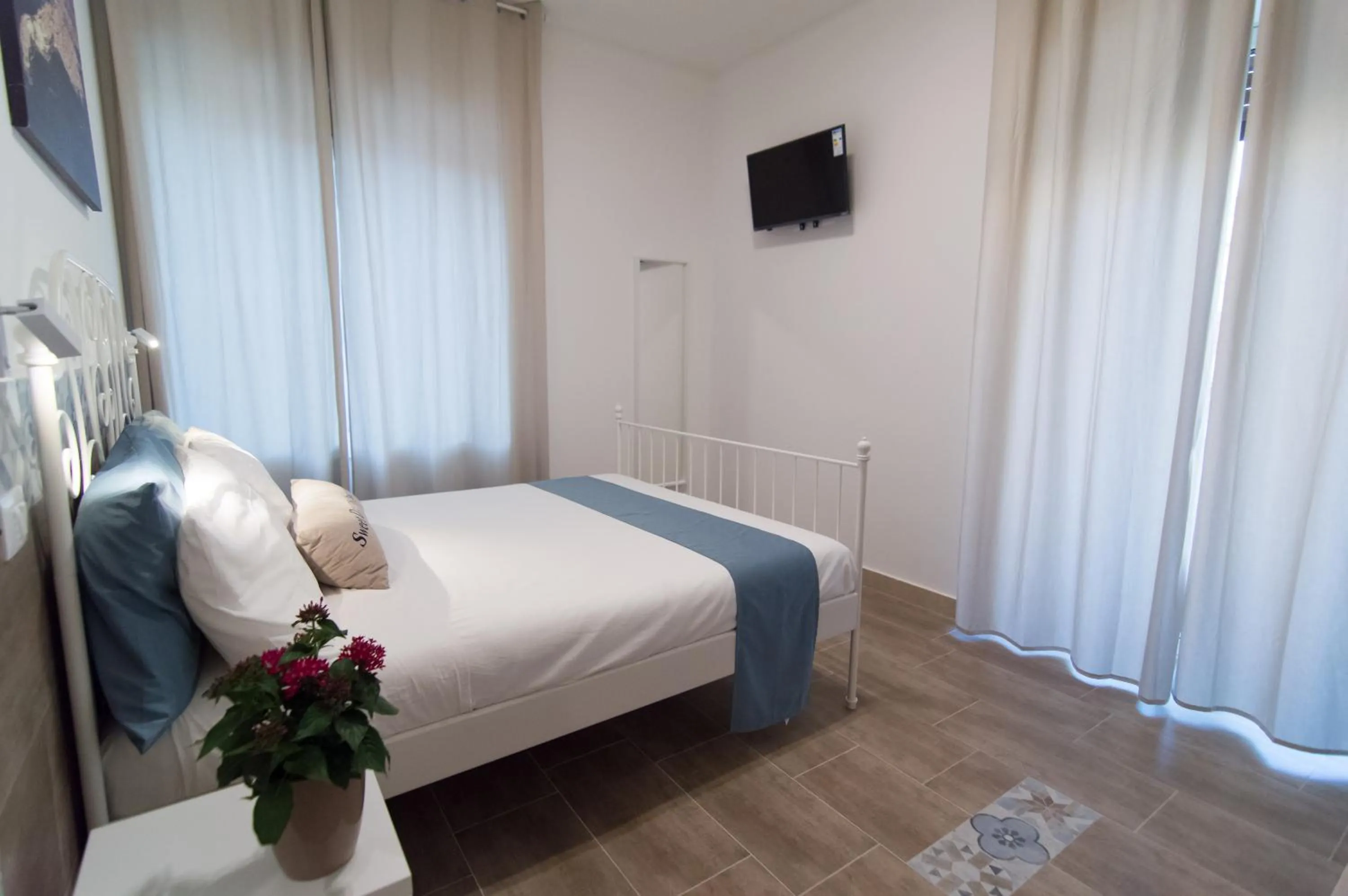 Double Room with Private Bathroom in RAUDINO ROOMS
