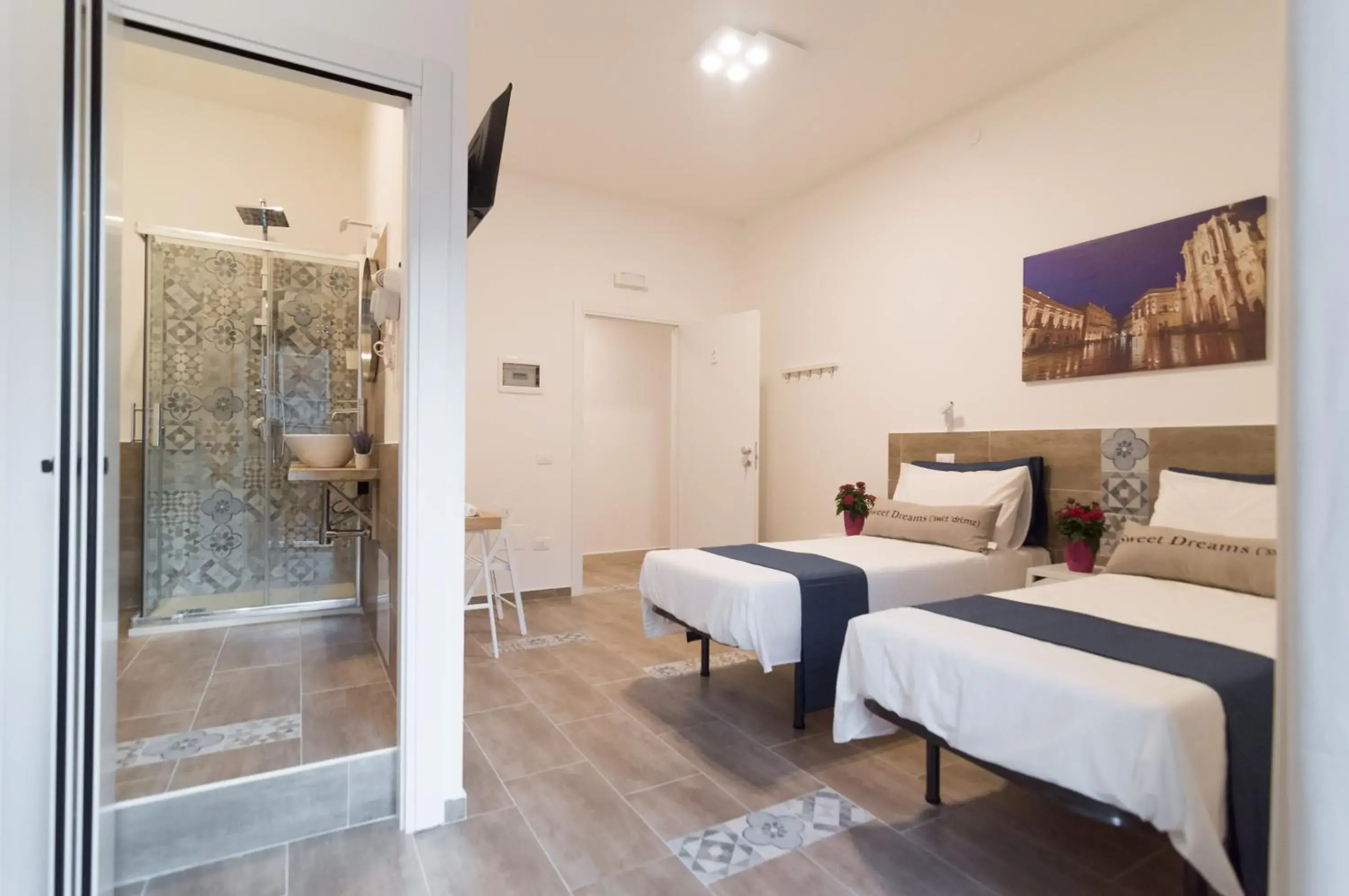 Twin Room with Private Bathroom in RAUDINO ROOMS Twin Room with Private Bathroom in RAUDINO ROOMS