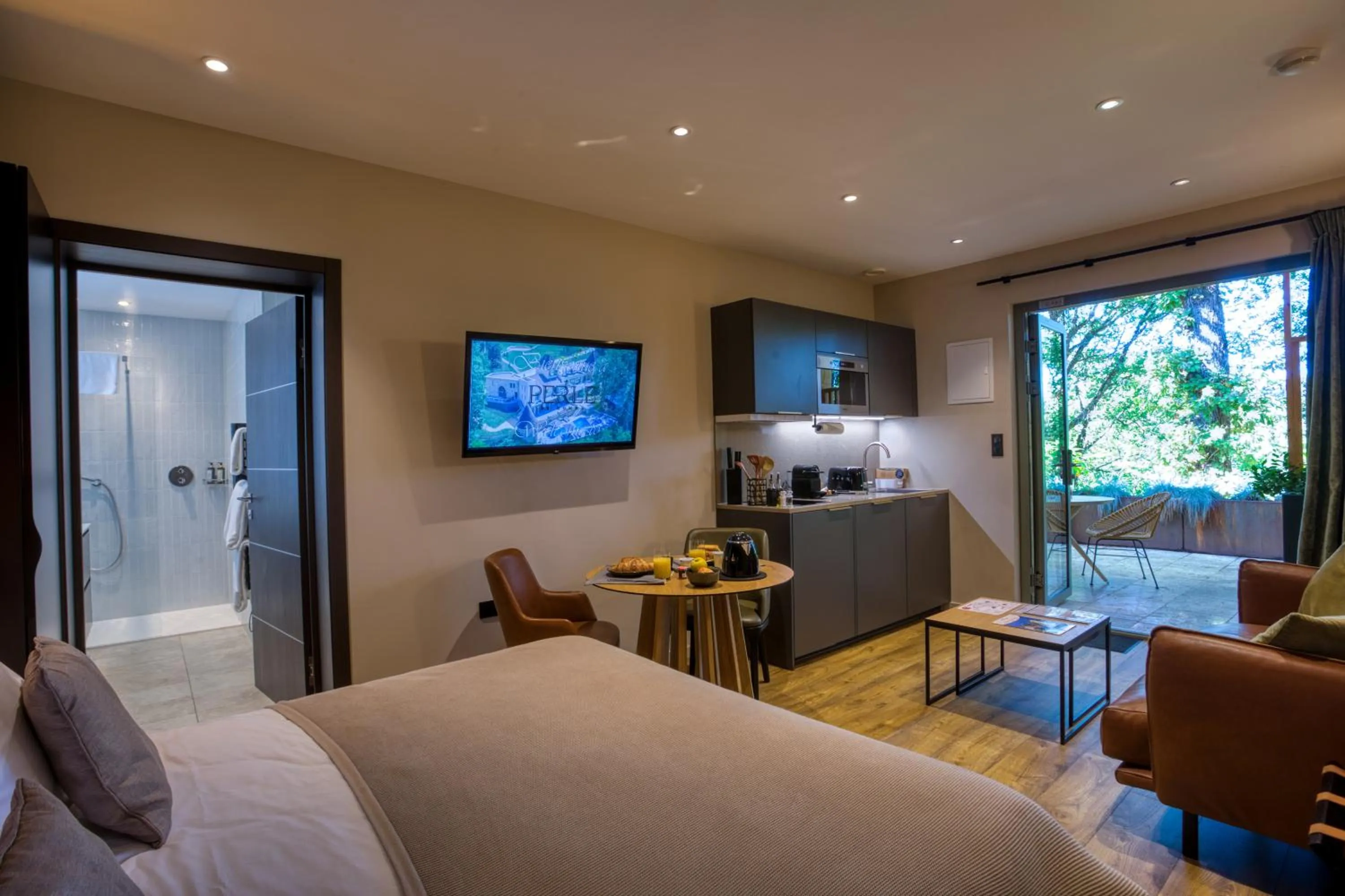 View (from property/room), Bed in La Perle de Domme