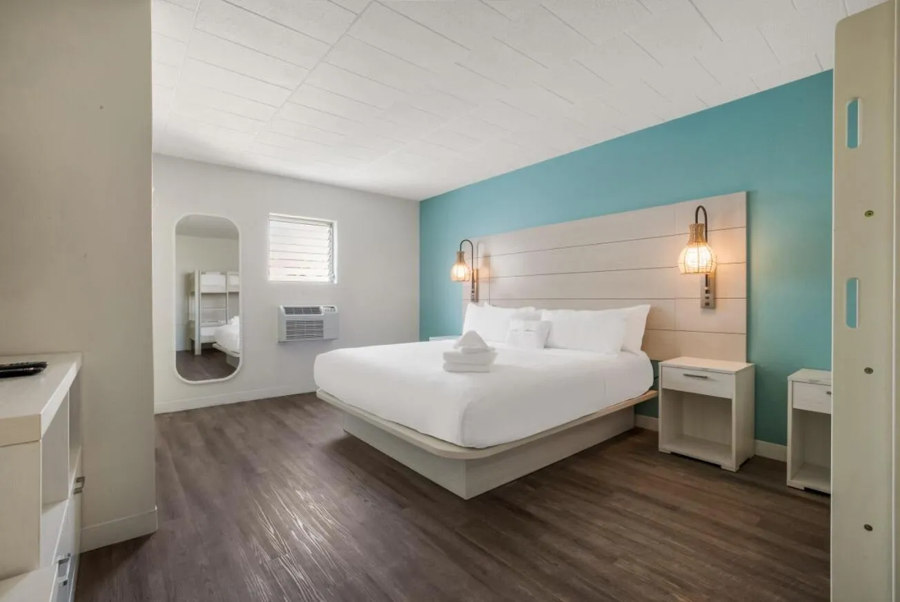 Bedroom, Bed in Hotel Cabana Oceanfront/Boardwalk