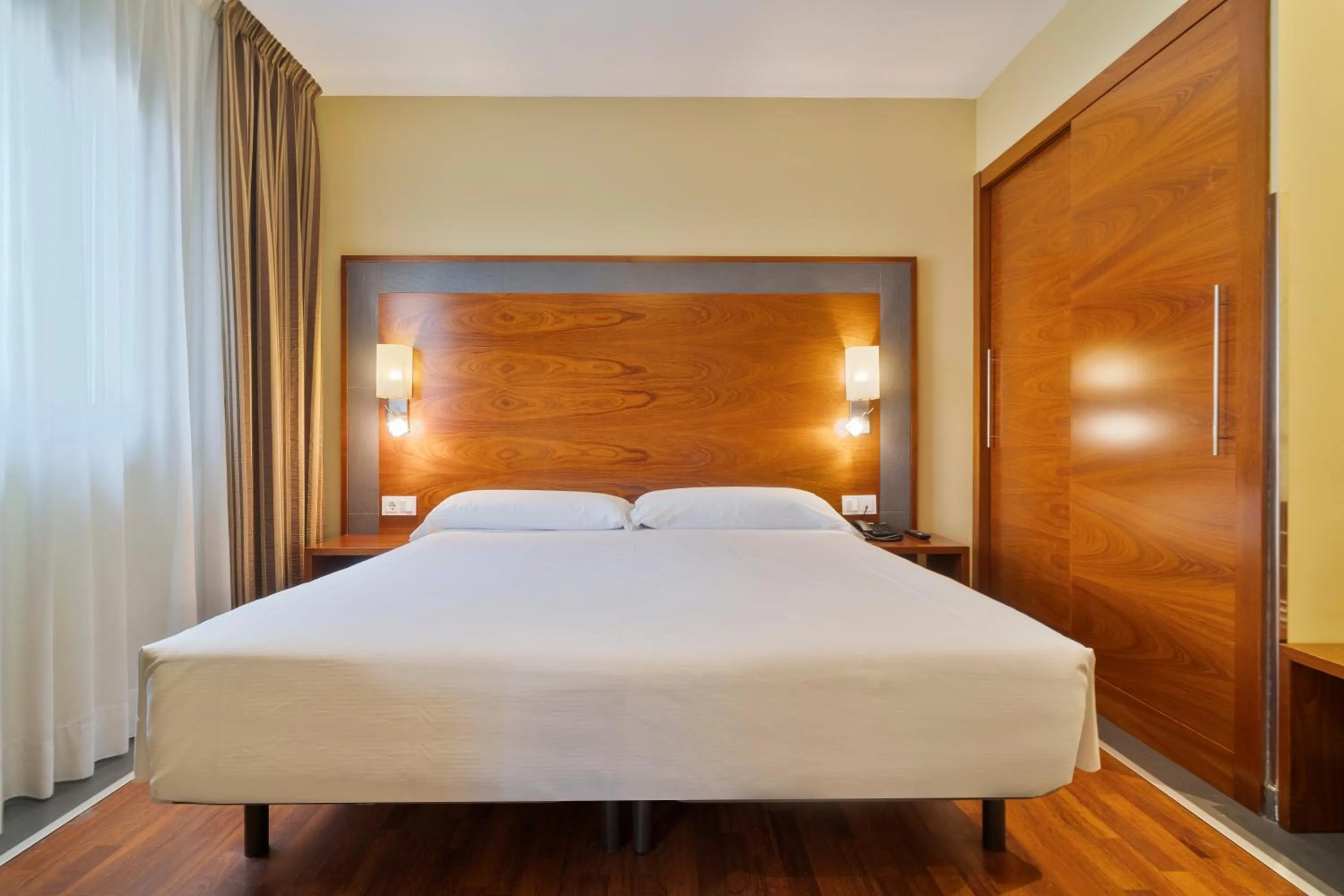 Bedroom, Bed in F&G Logroño