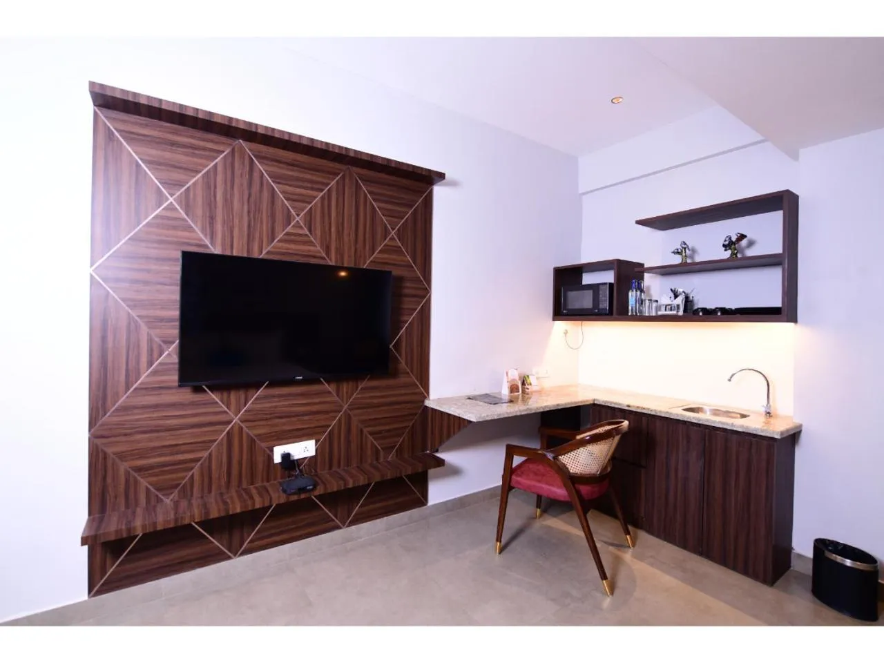 Communal lounge/ TV room in Belvedere Suites