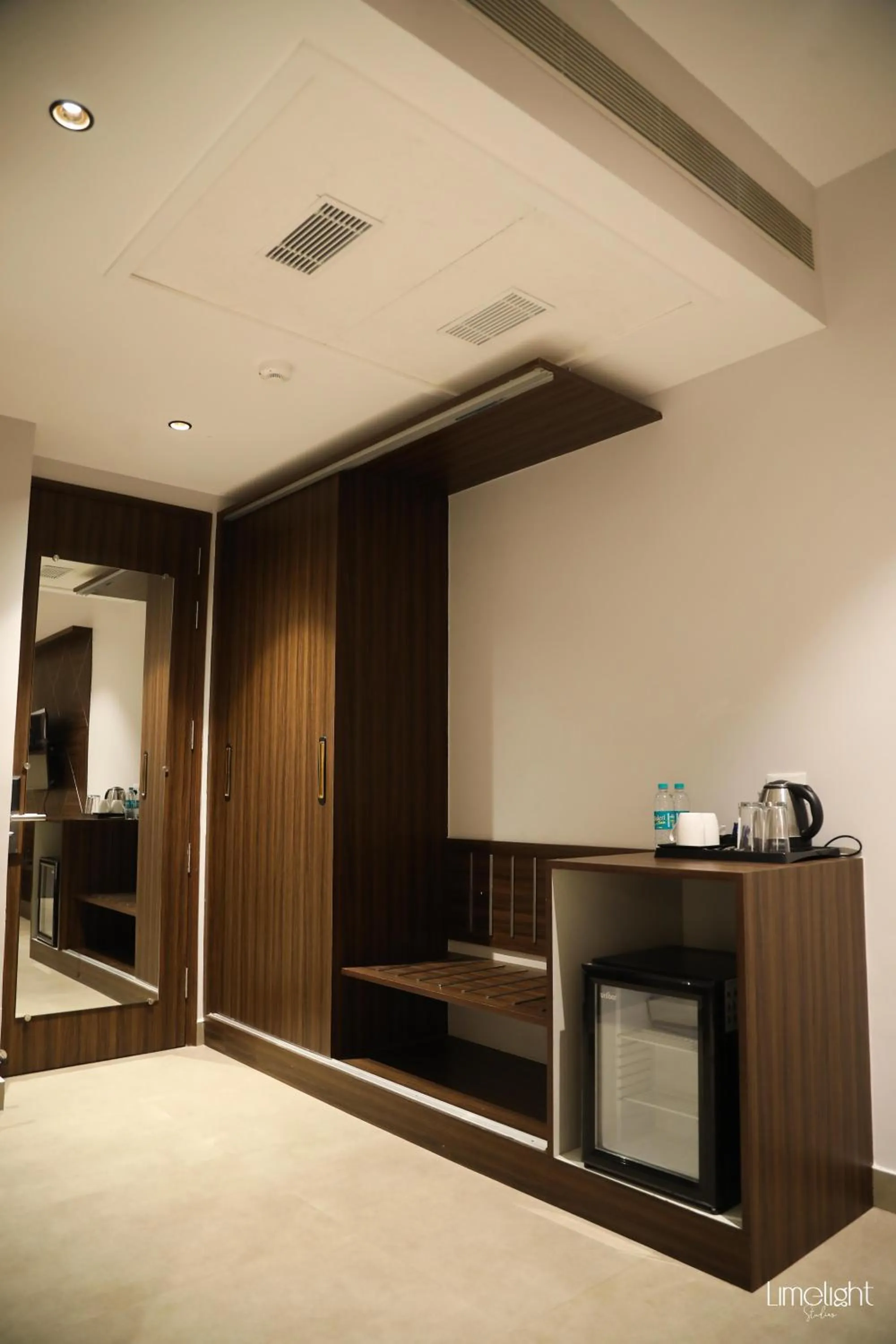 oven in Belvedere Suites