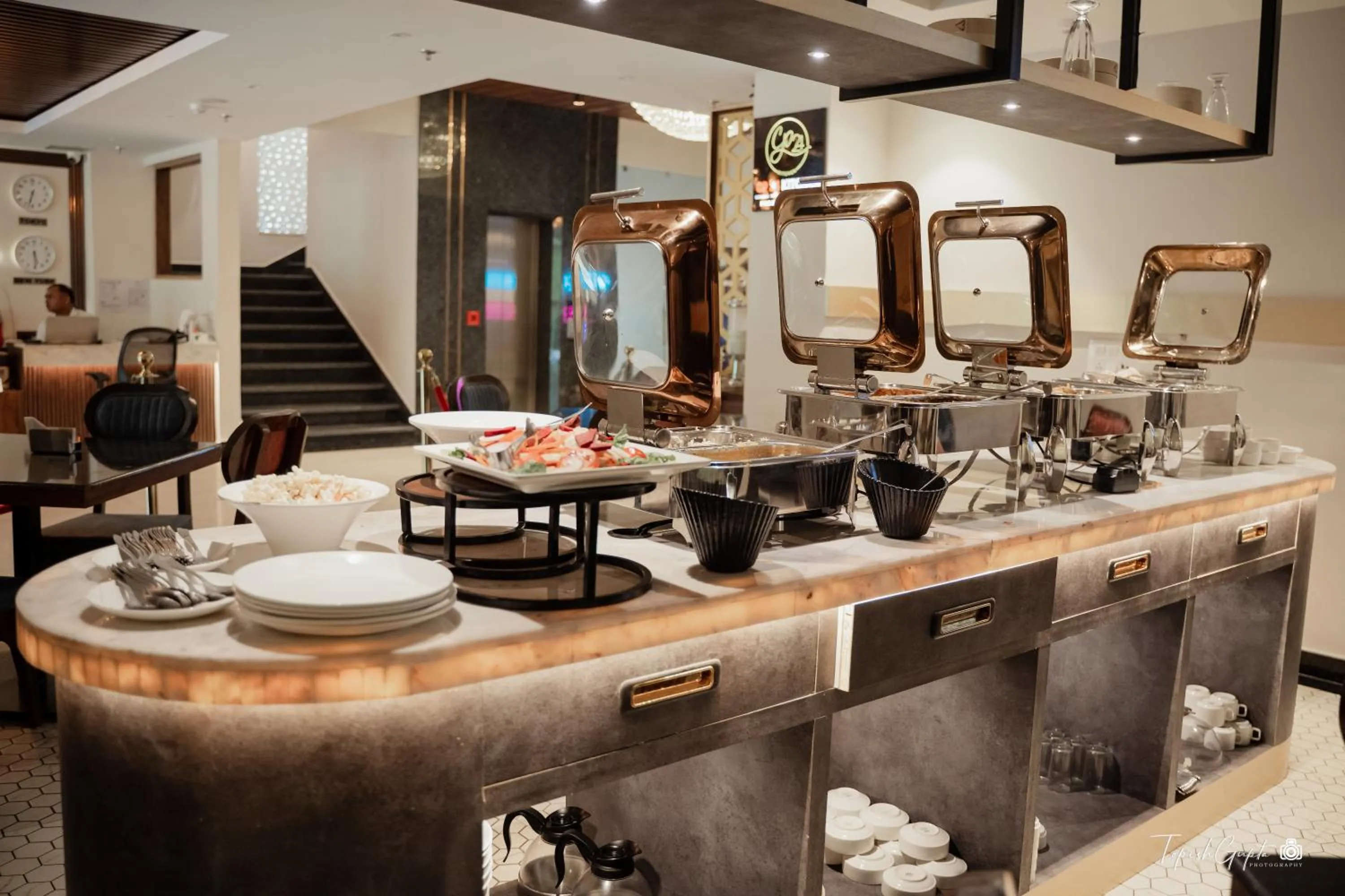 Restaurant/places to eat in Belvedere Suites