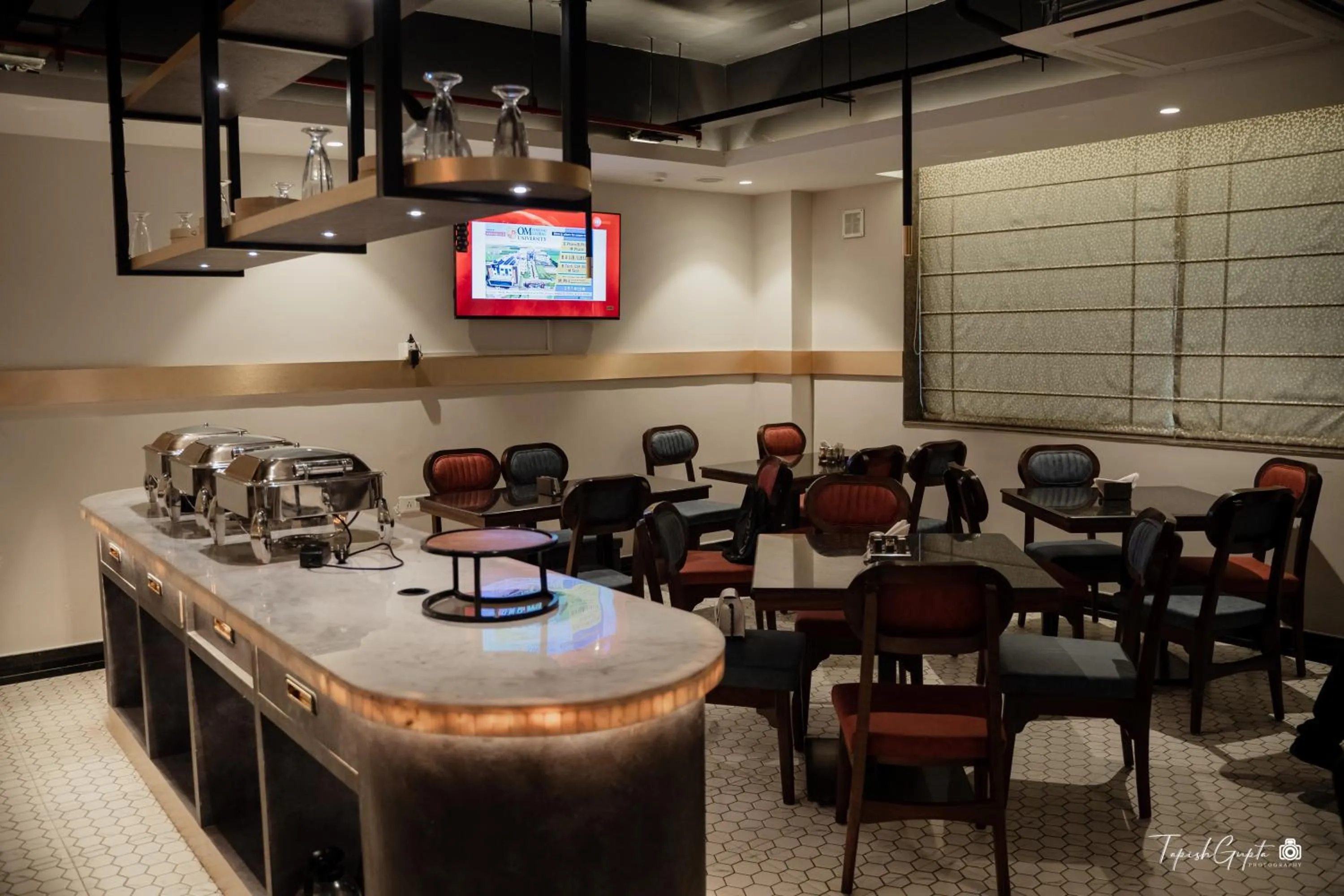 Restaurant/places to eat in Belvedere Suites