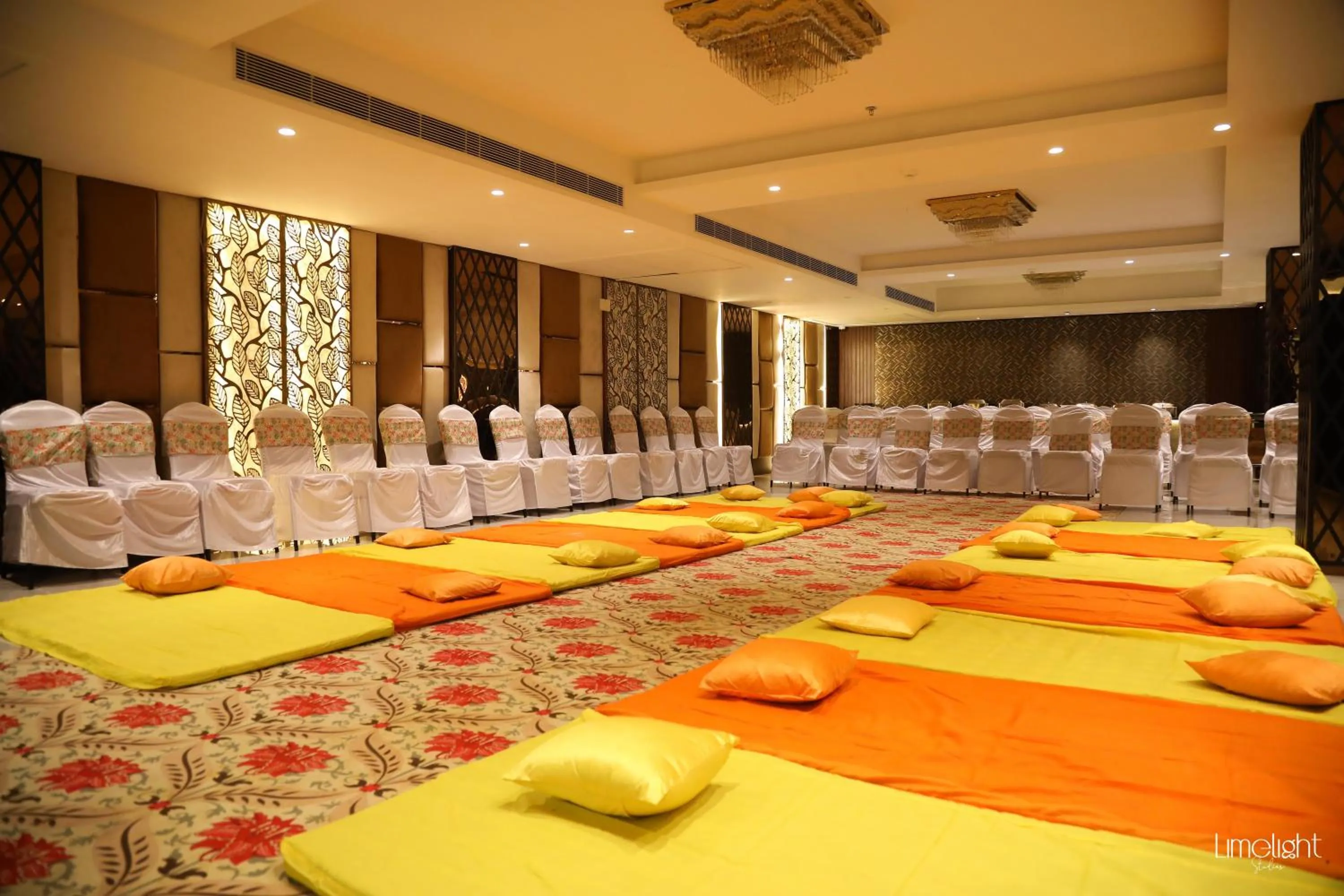 Property building, Bed in Belvedere Suites