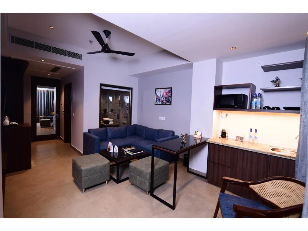 Communal lounge/ TV room in Belvedere Suites