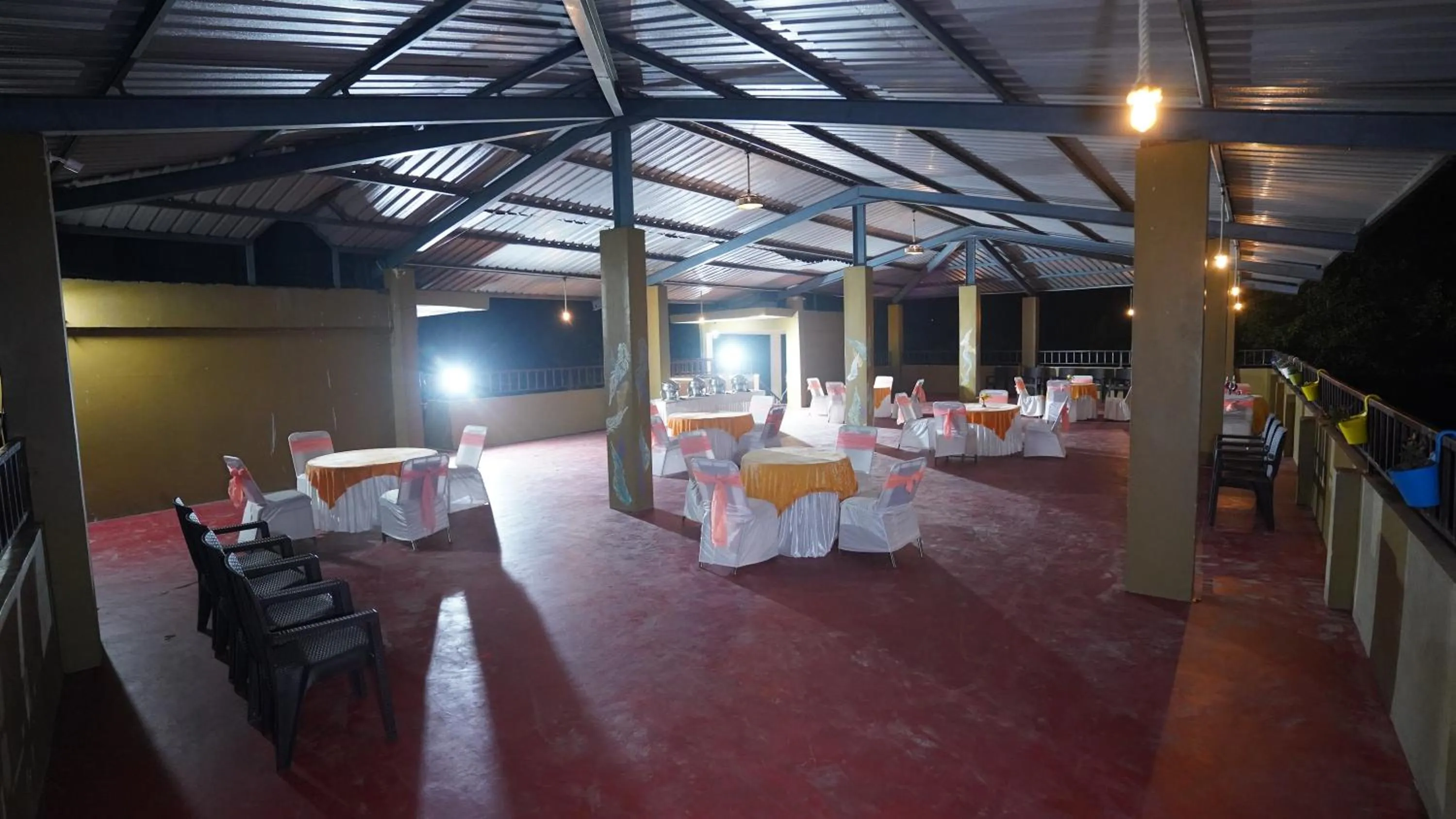 Restaurant/places to eat in HR DUKES DEN RESORT