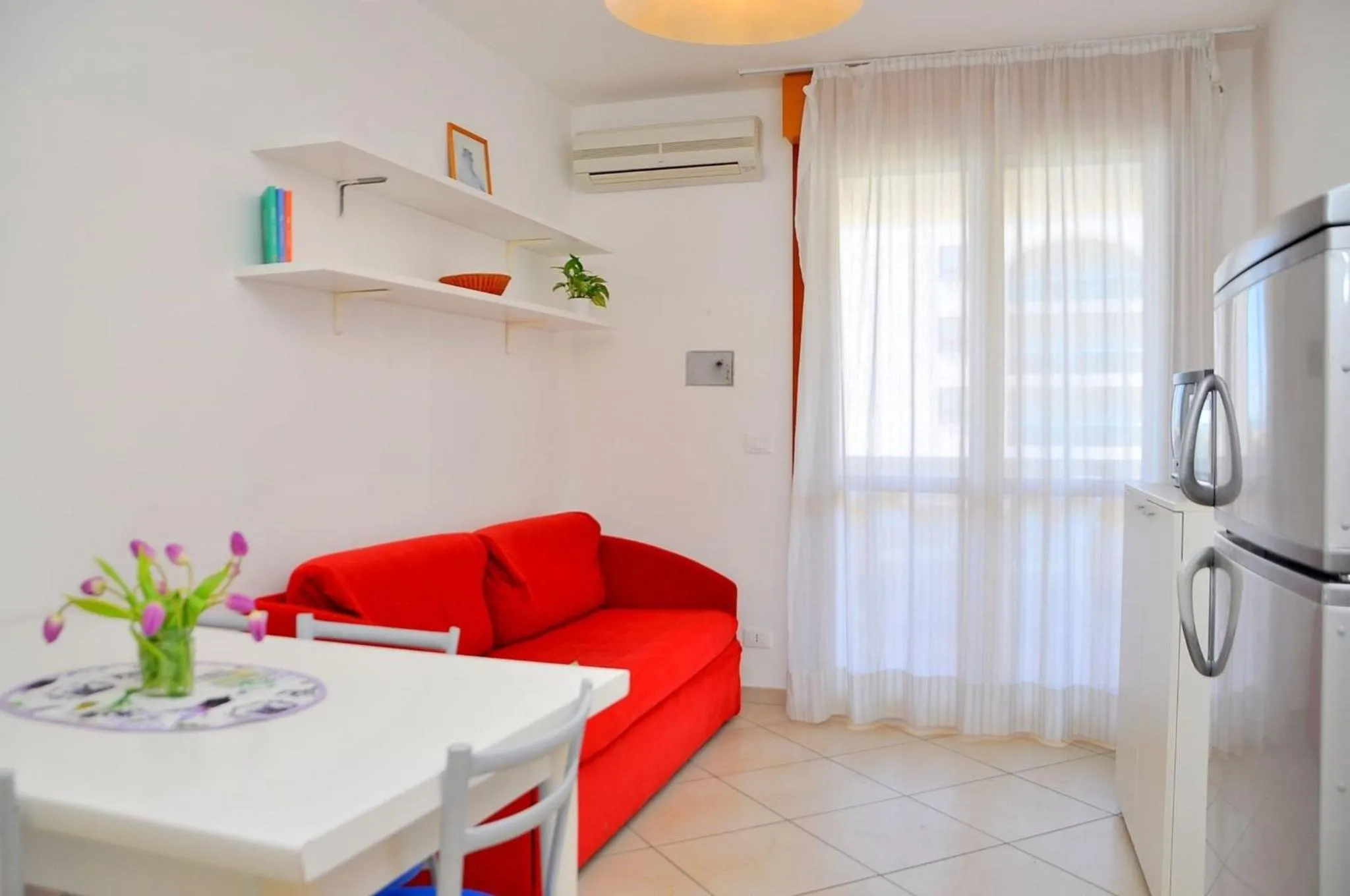 Comfortable apartment overlooking the sea