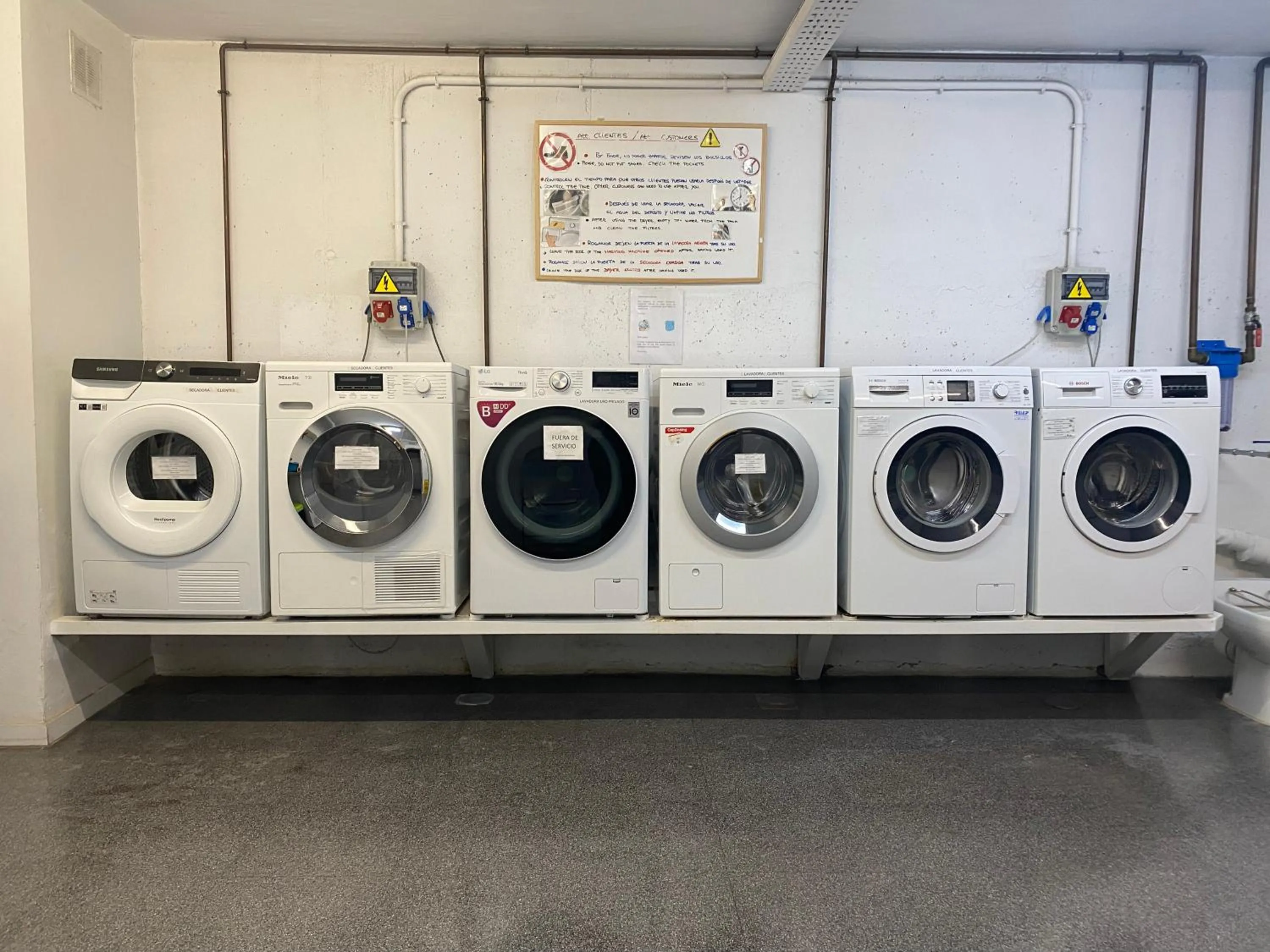 laundry in Apartaments Els Quimics