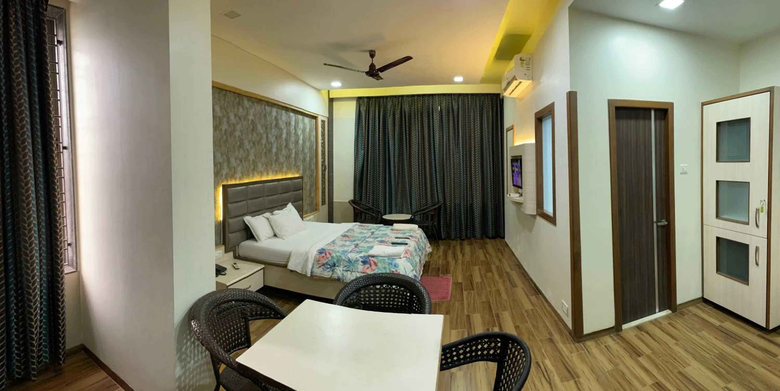 Bed in Hotel Sarovar Residency
