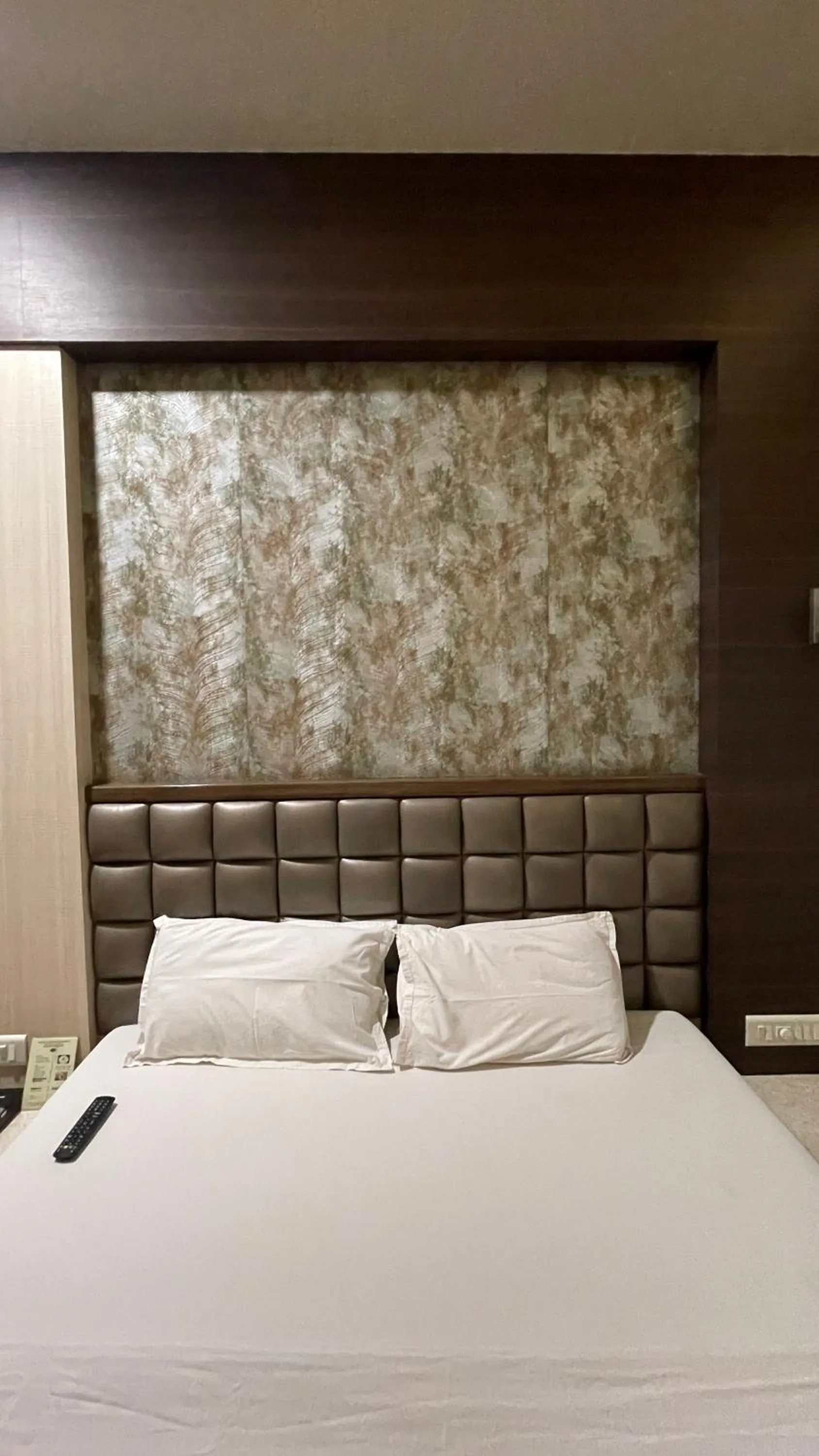 Bed in Hotel Sarovar Residency