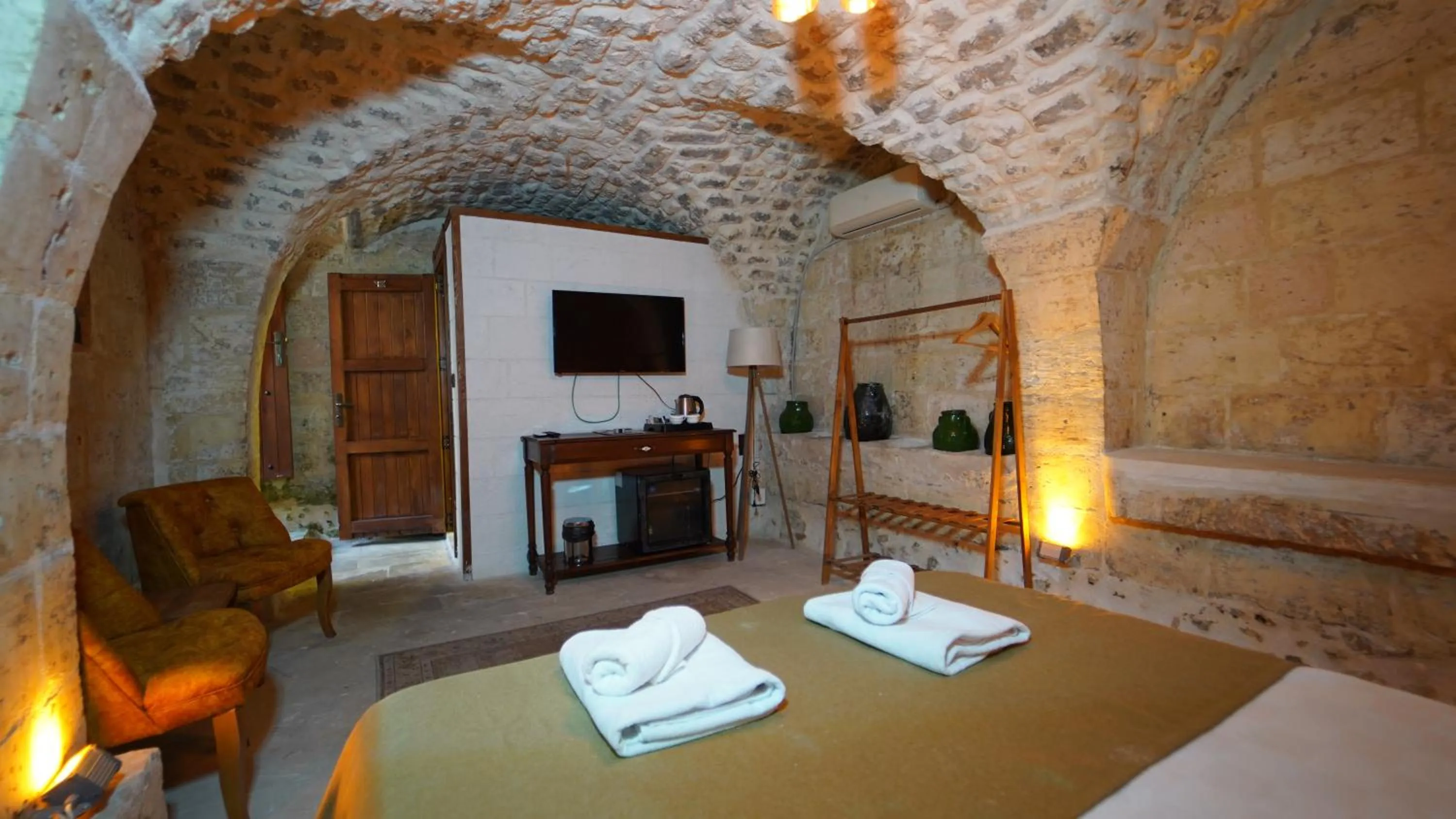 Bed in Reji Boutique Hotel