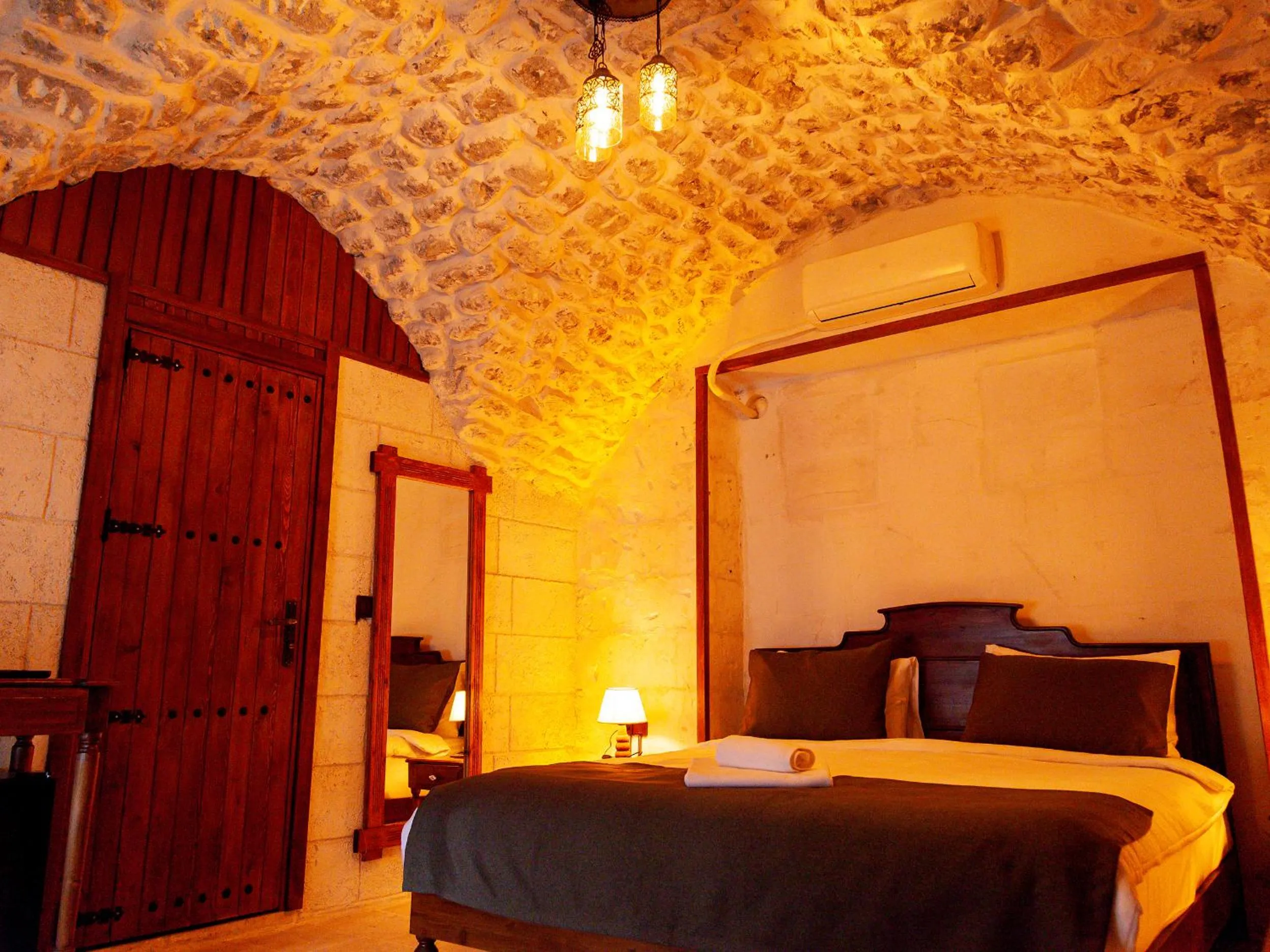 Bed in Reji Boutique Hotel