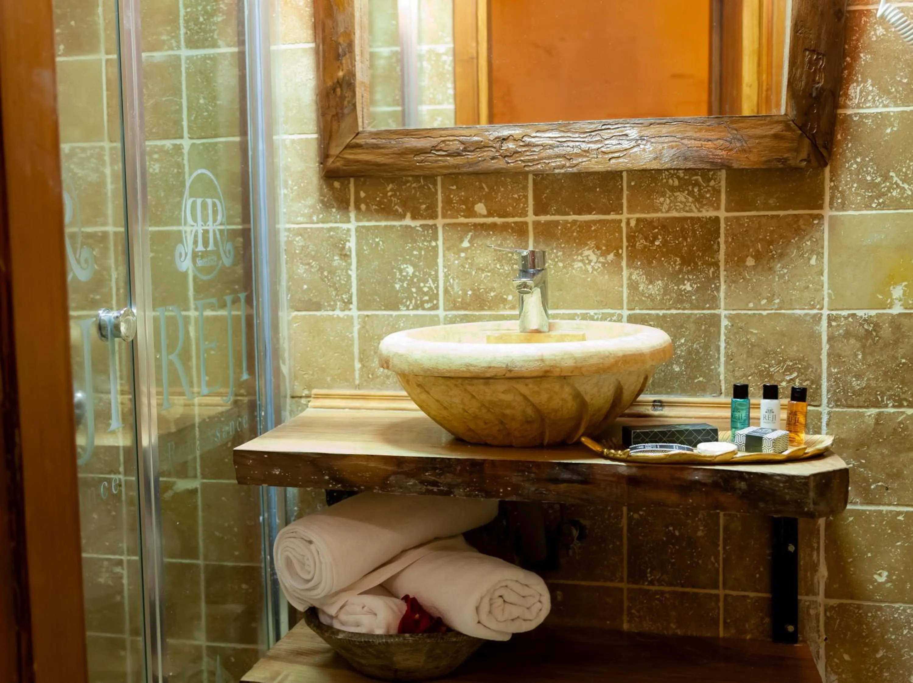 Bathroom in Reji Boutique Hotel