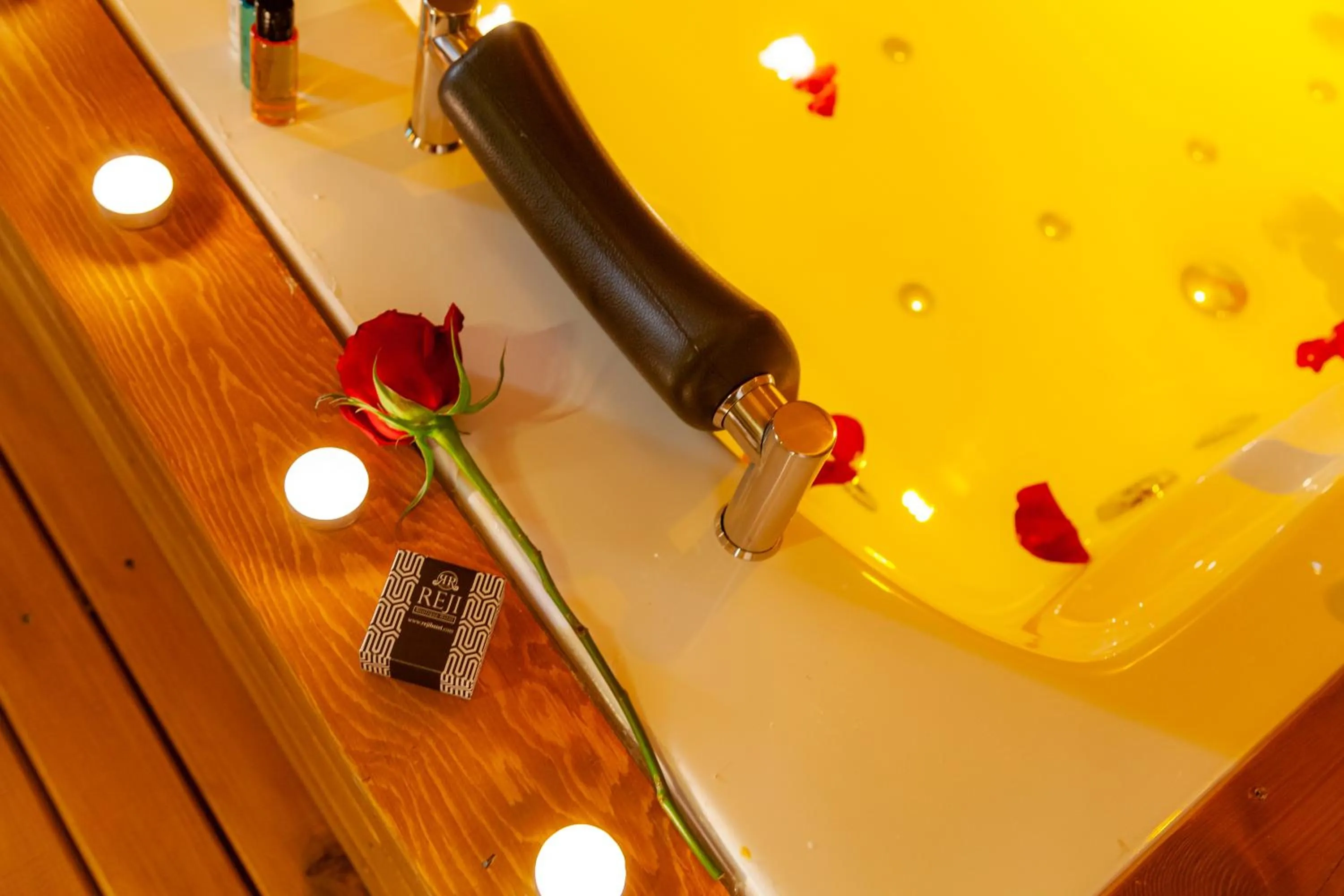 Hot Tub in Reji Boutique Hotel