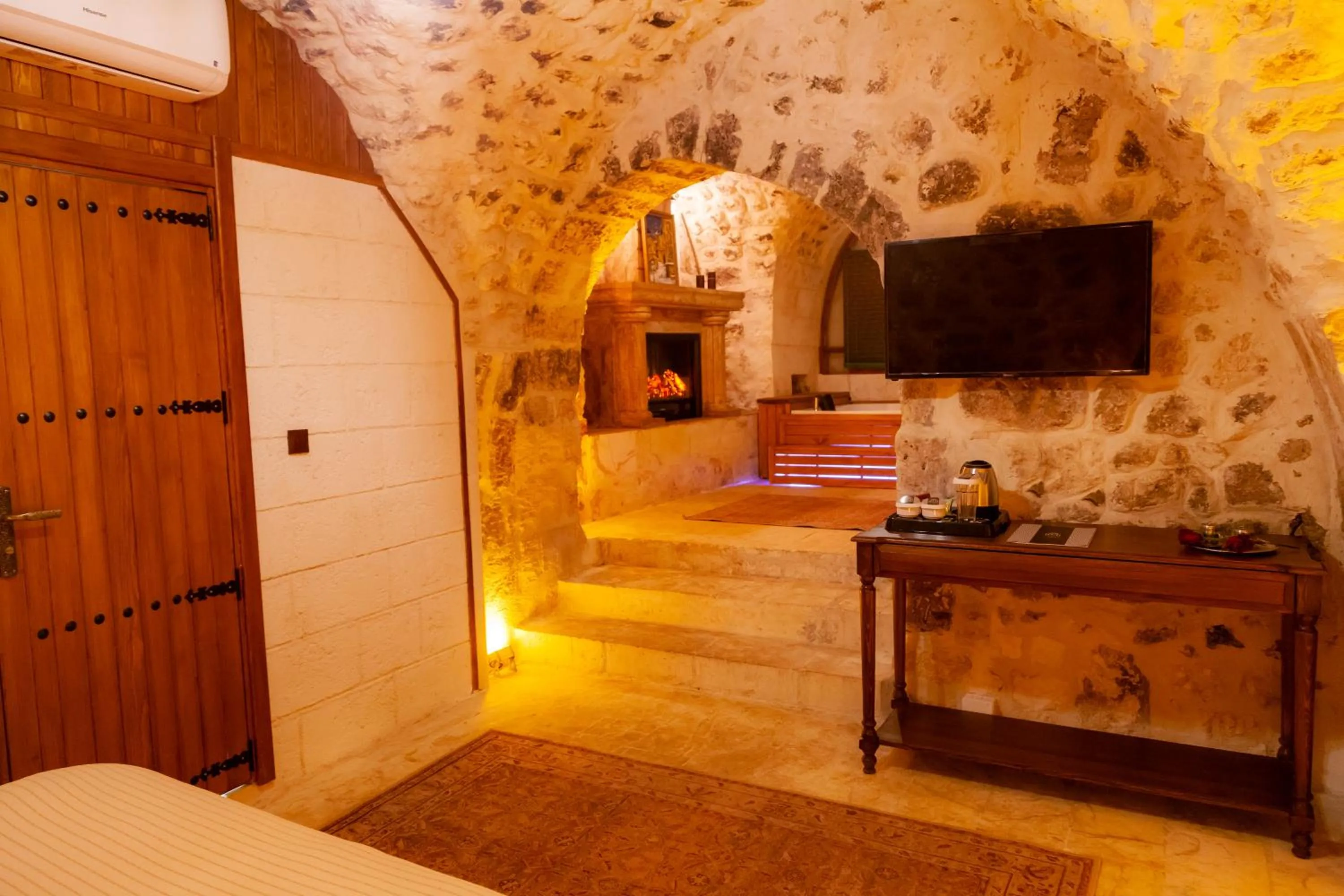 TV and multimedia in Reji Boutique Hotel