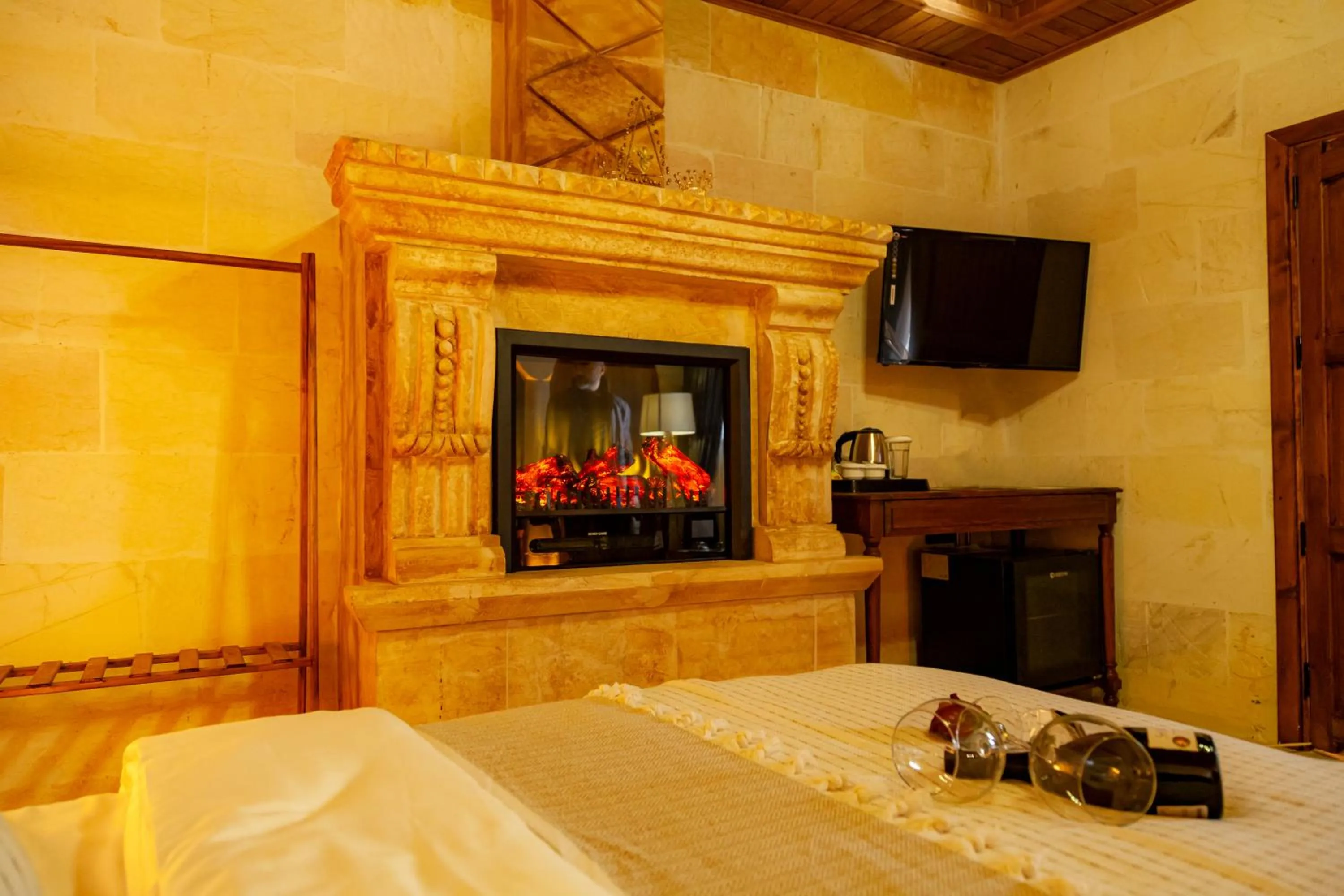 TV and multimedia, Bed in Reji Boutique Hotel