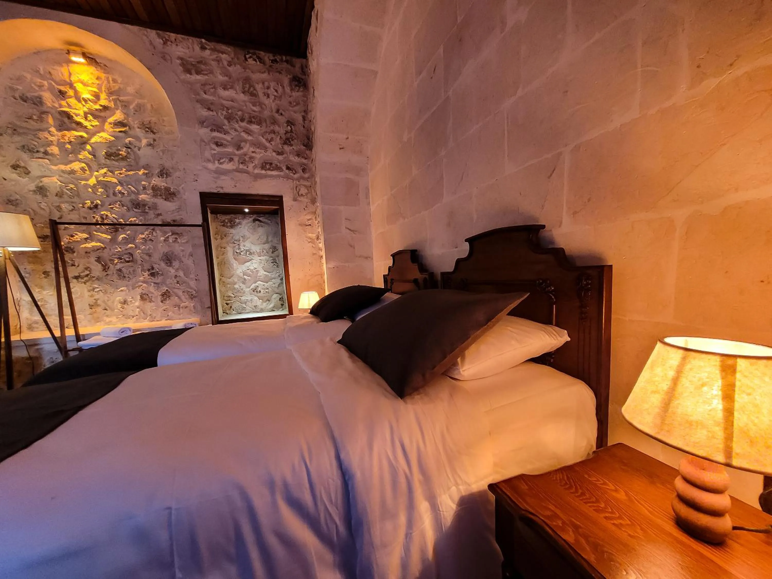 Bed in Reji Boutique Hotel