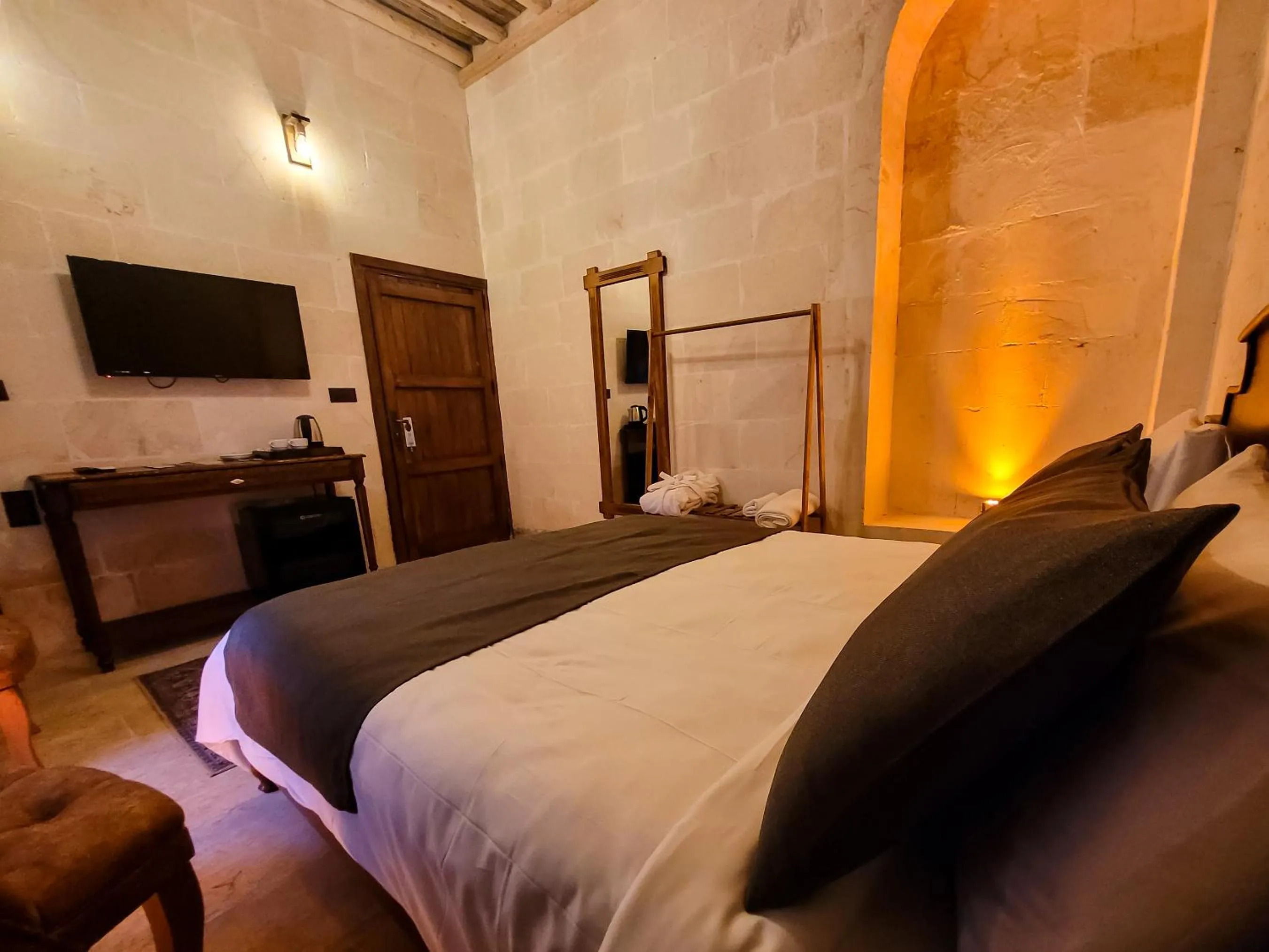 Bed in Reji Boutique Hotel