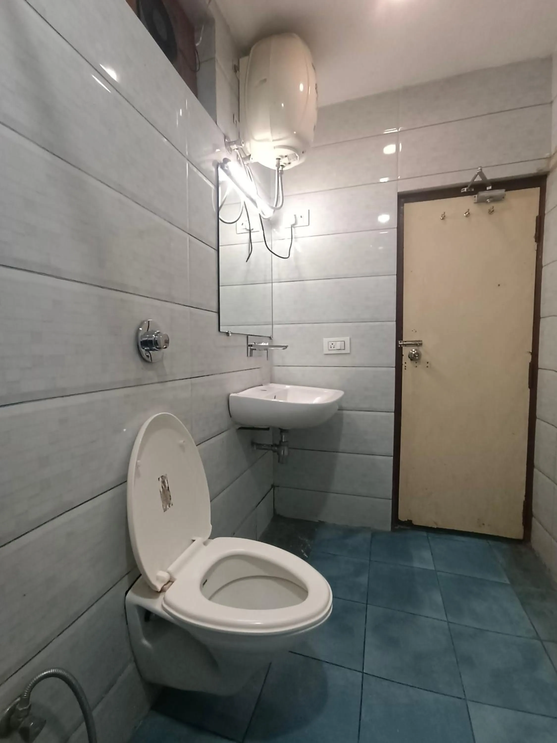 Toilet in Hotel Ganga Azure@ Har Ki Pauri Road