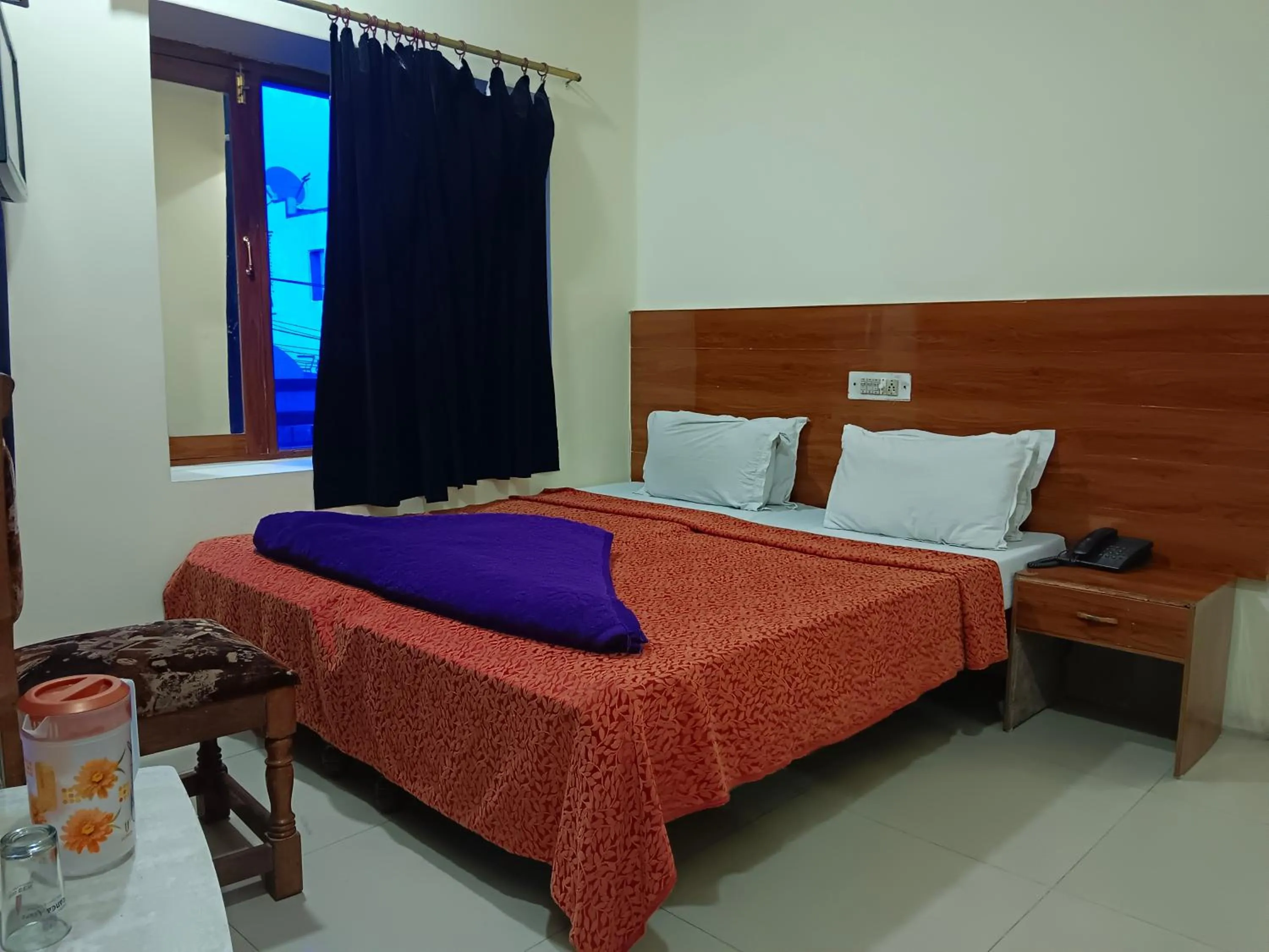 Bedroom, Bed in Hotel Ganga Azure@ Har Ki Pauri Road