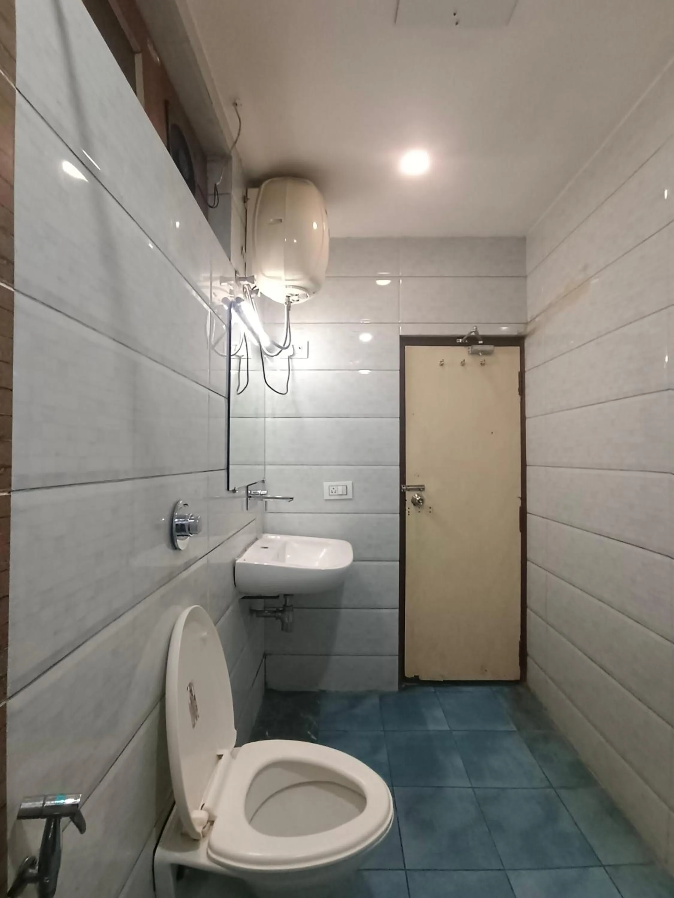 Toilet in Hotel Ganga Azure@ Har Ki Pauri Road
