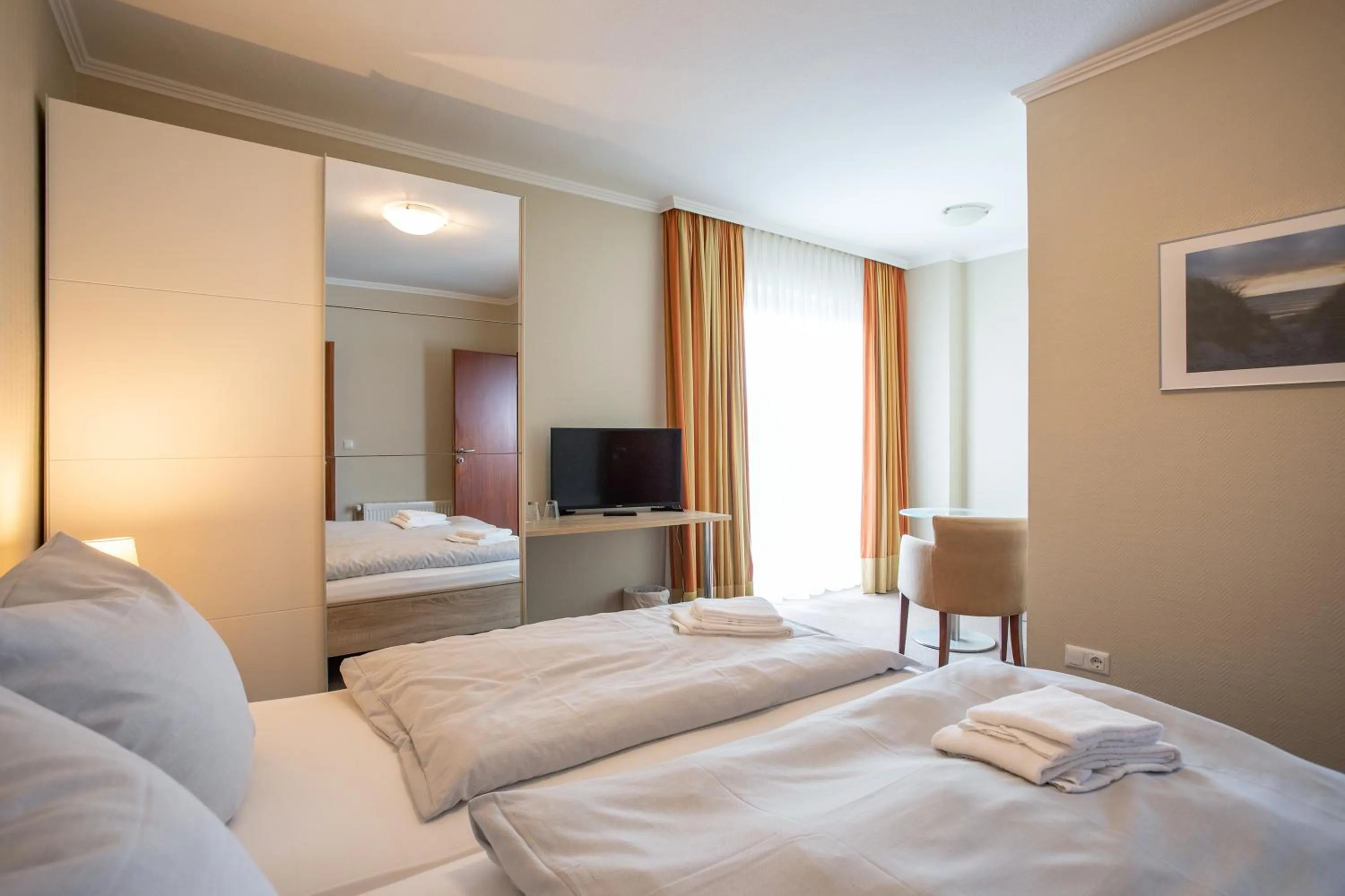 Photo of the whole room, Bed in Lieblingsplatz Hotel Seedeich