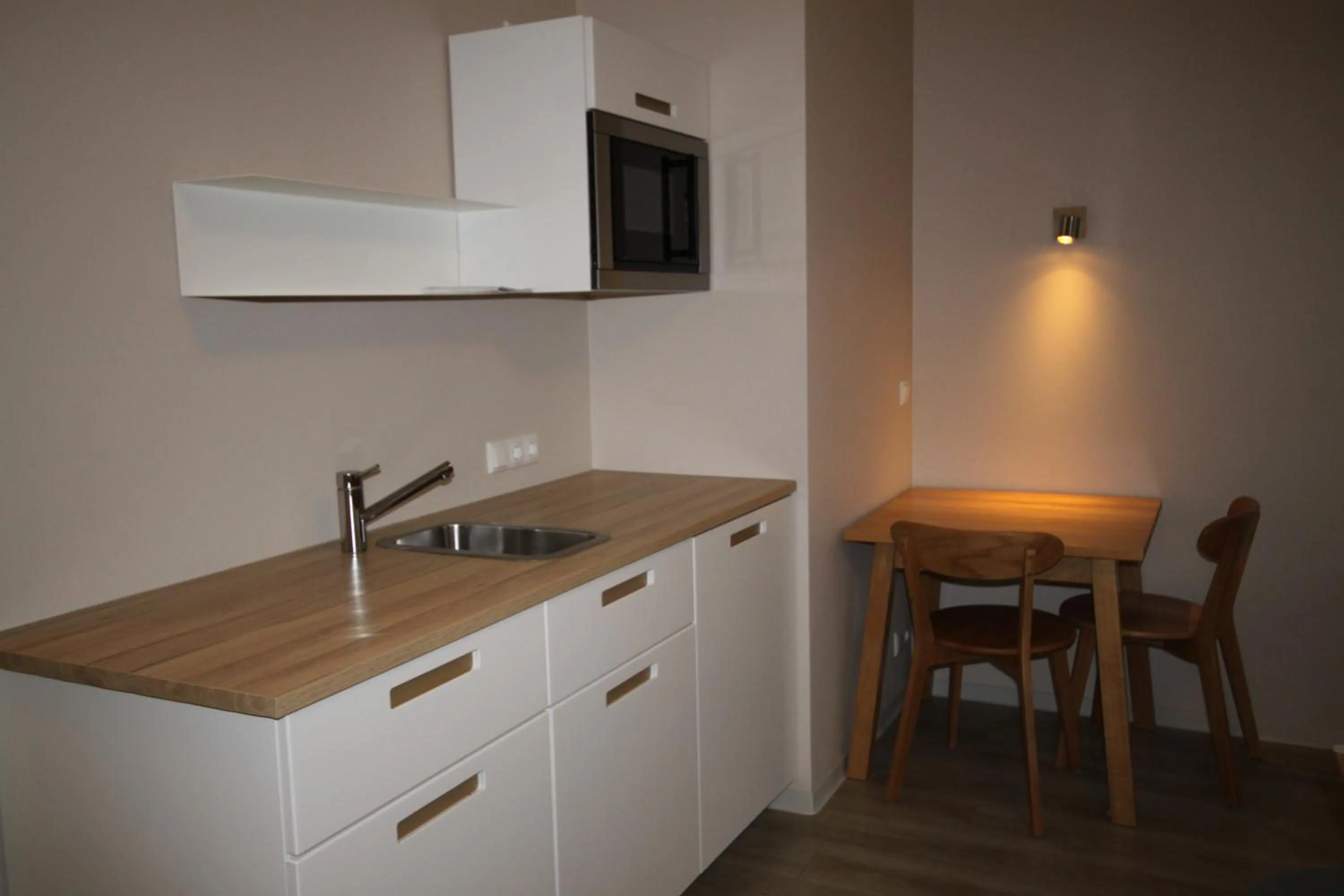 Kitchen or kitchenette in Lieblingsplatz Hotel Seedeich