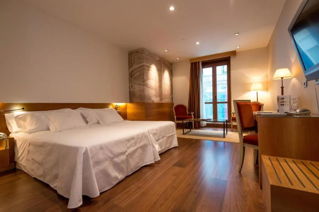 Bedroom, Bed in Gran Hotel La Perla