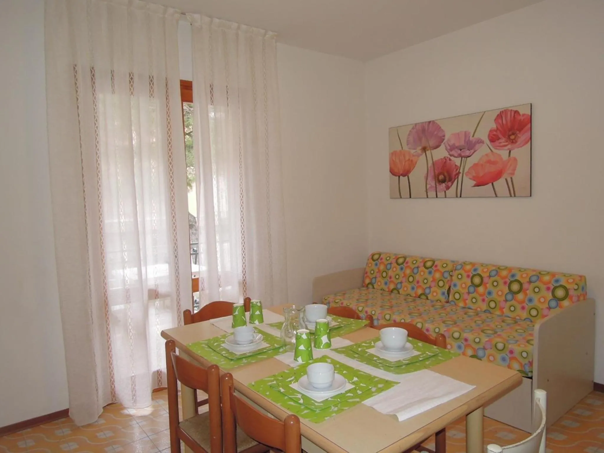 Cozy flat with private garden next to the sea