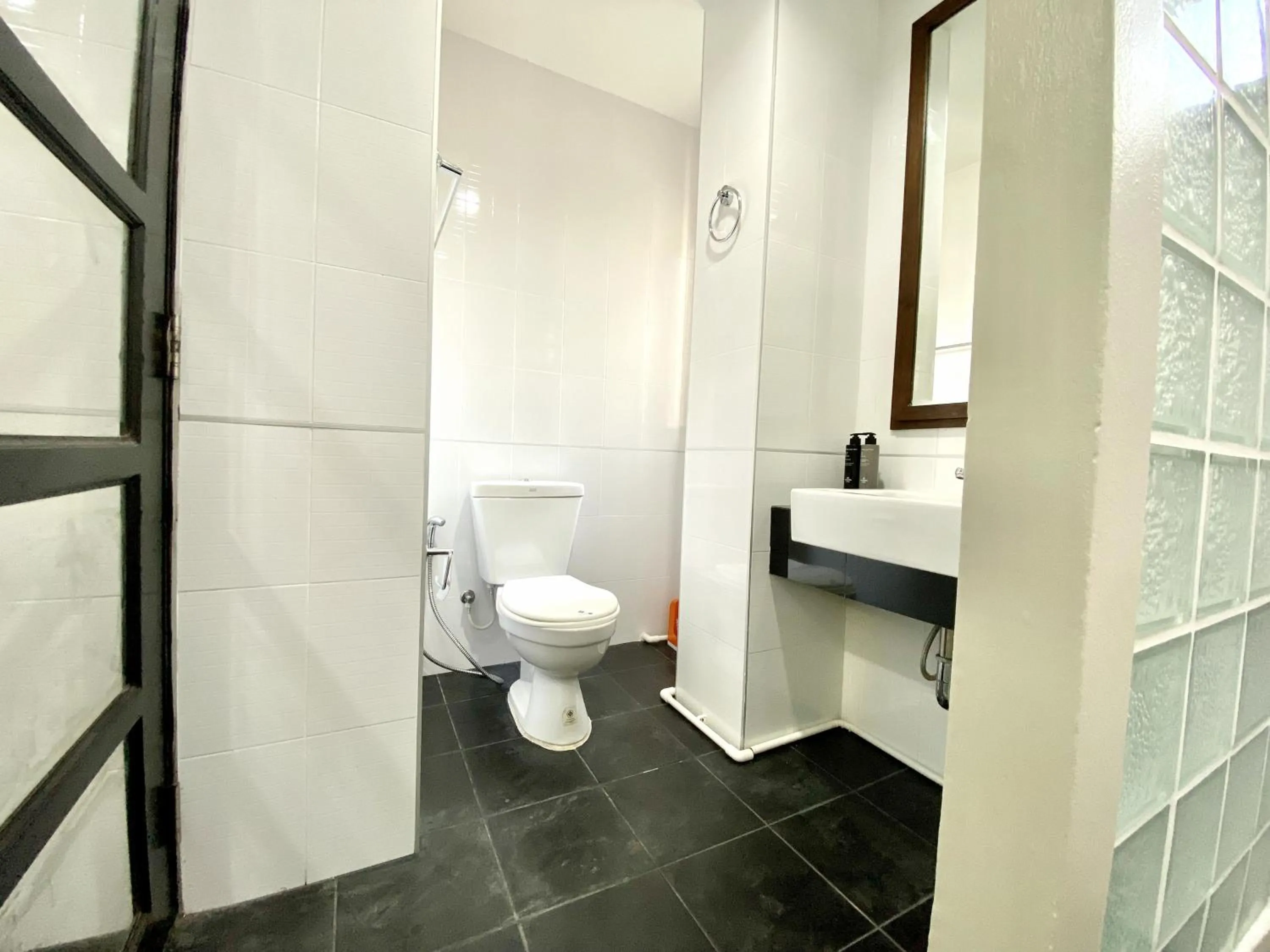 Shower in Mamatel boutique