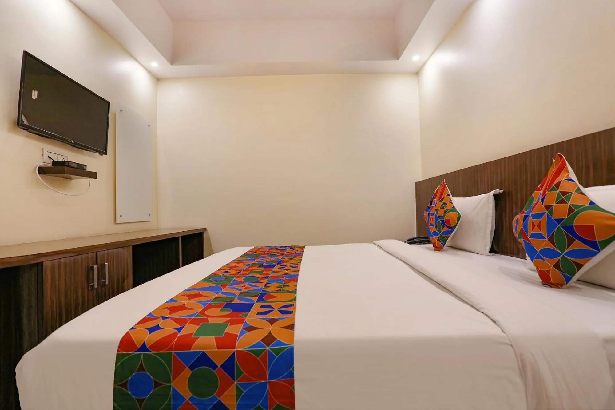 Bed in Via Kapashera Residency