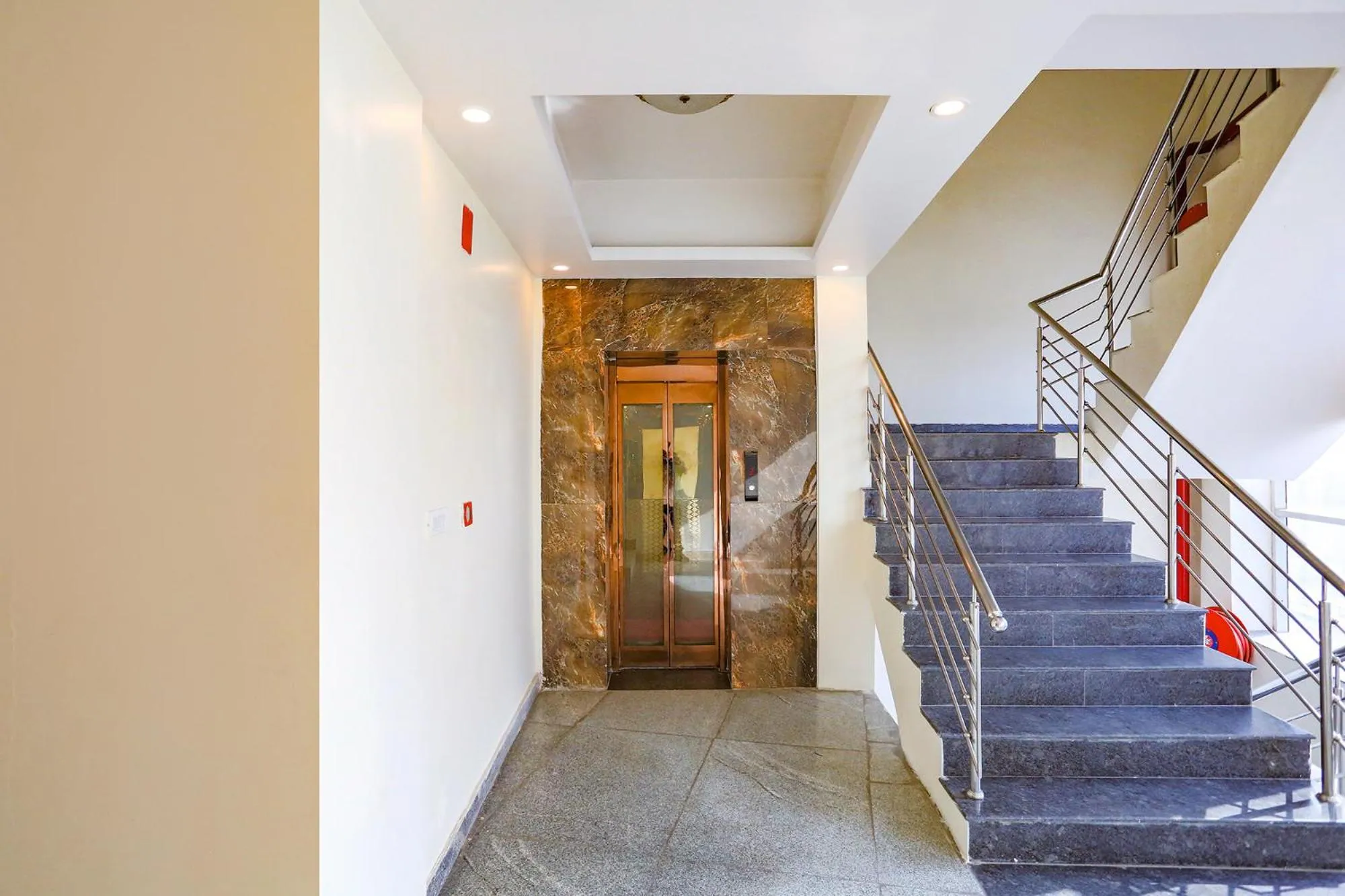 Lobby or reception in Via Kapashera Residency