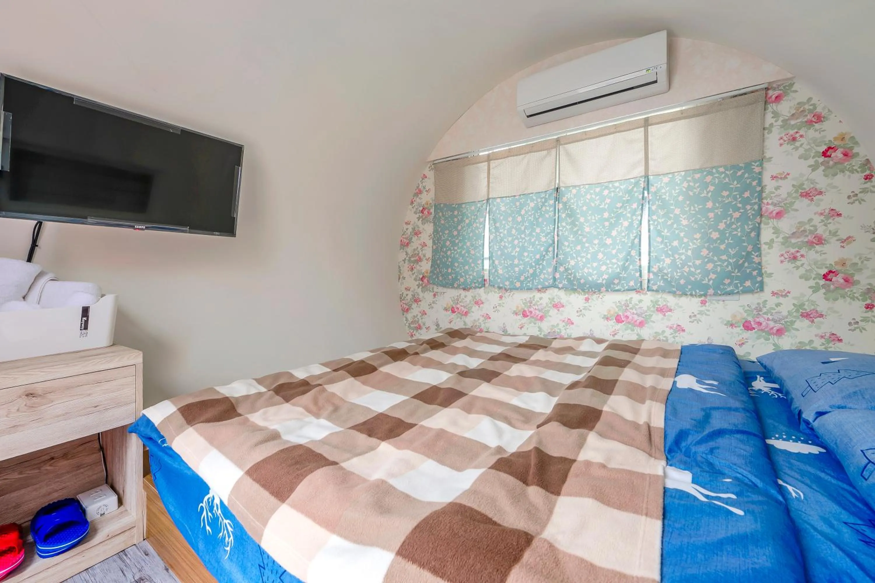 On site, Bed in Shen-Lu-Ju B&B