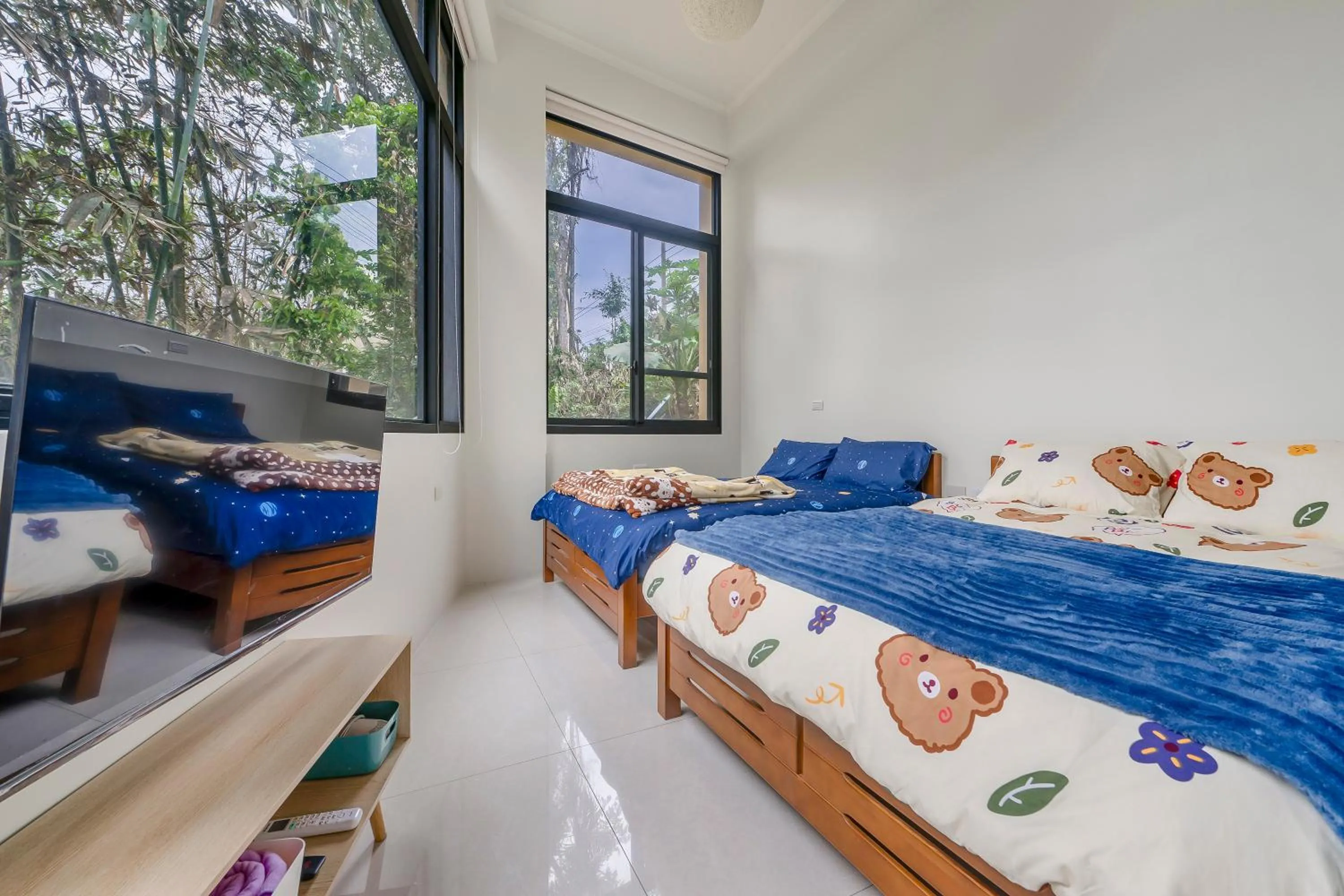 Photo of the whole room, Bed in Shen-Lu-Ju B&B