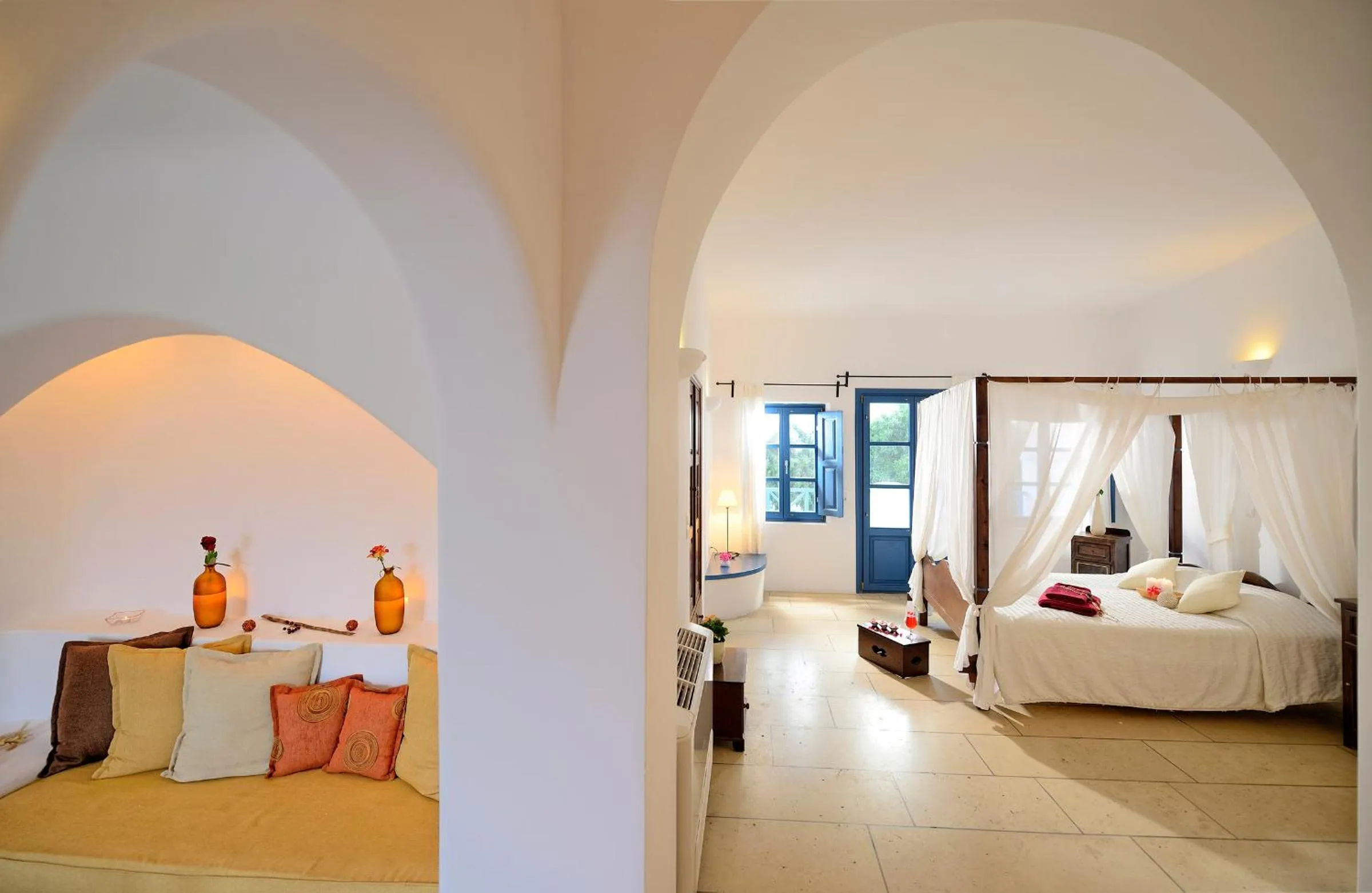 Photo of the whole room, Bed in Tamarix Del Mar Suites