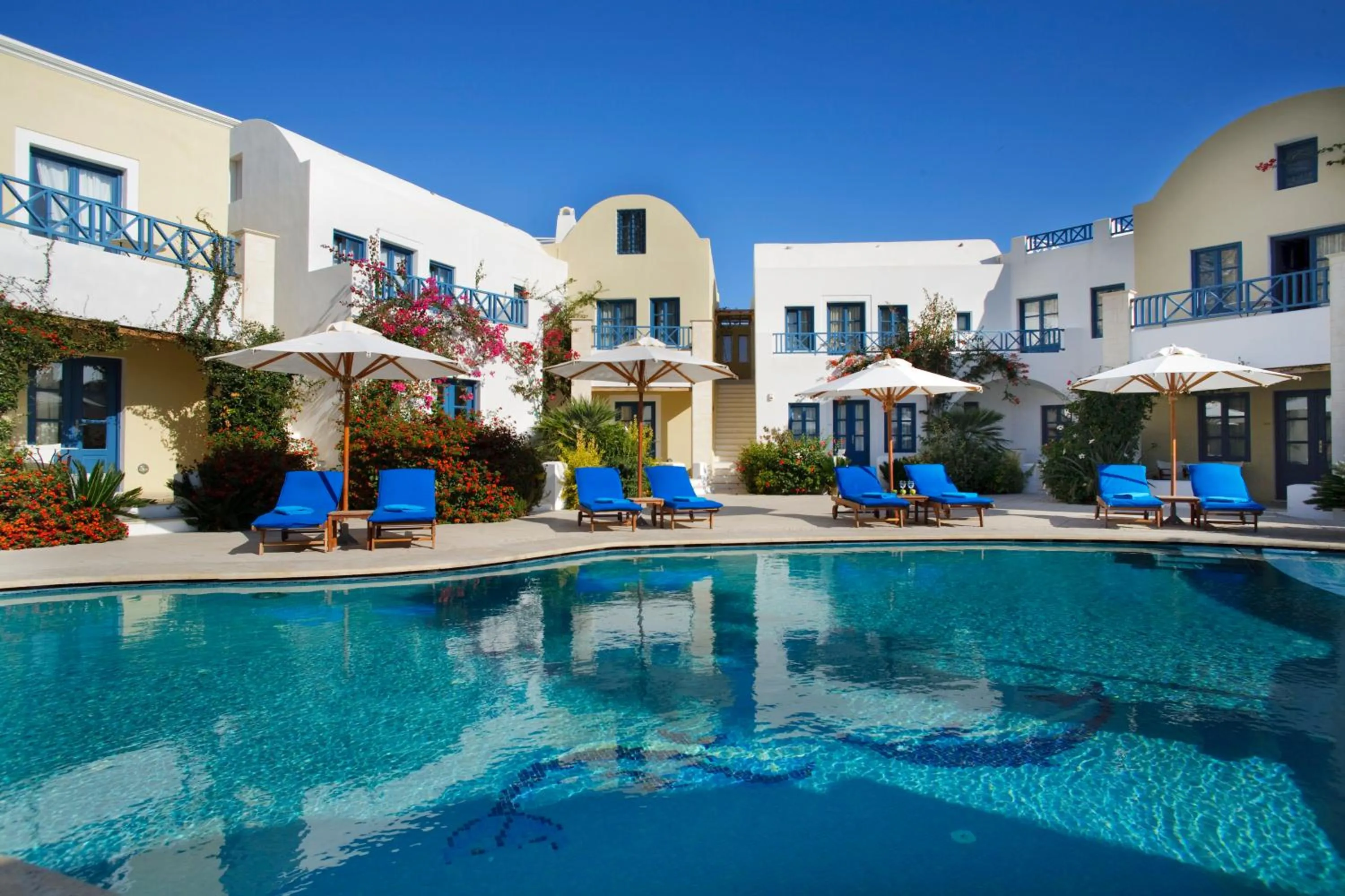 Swimming pool in Tamarix Del Mar Suites