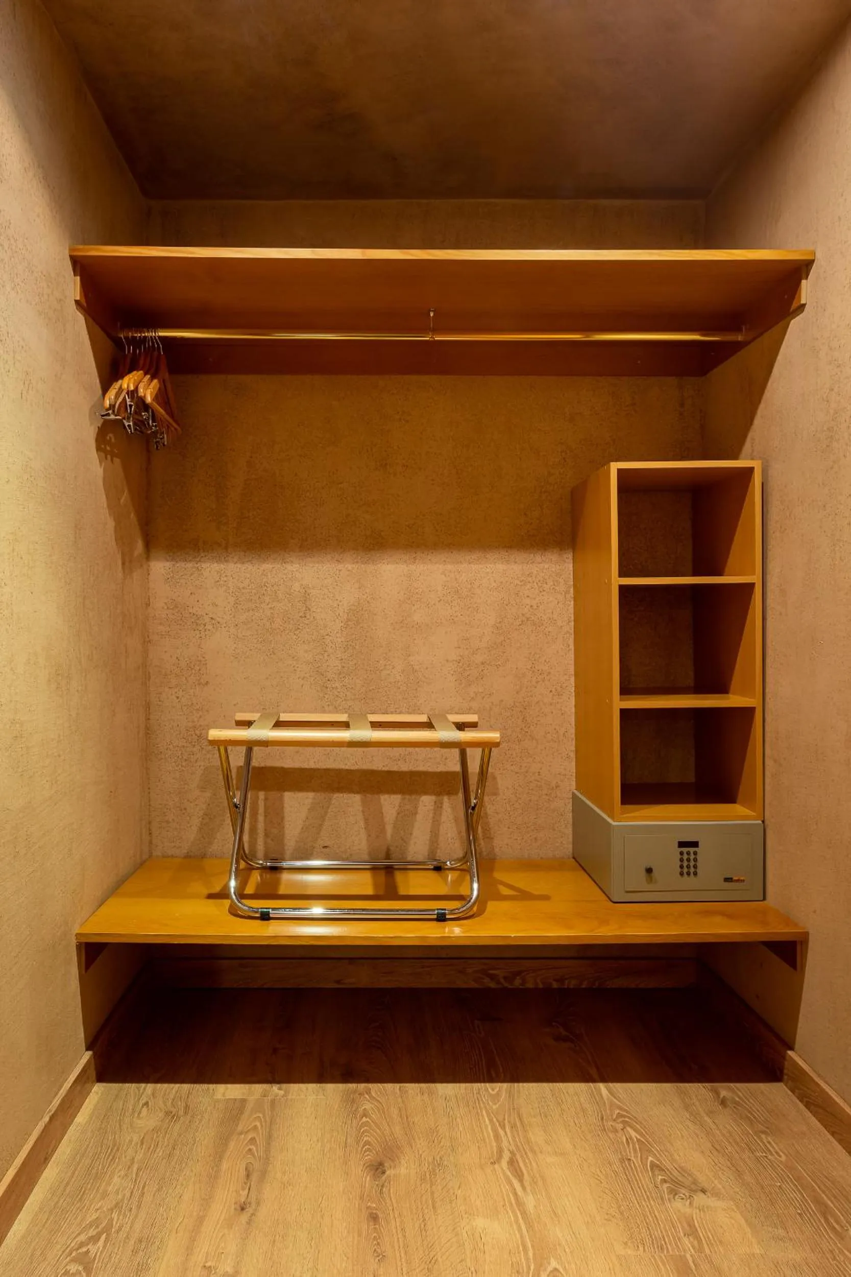 wardrobe in Hotel Xalet del Golf