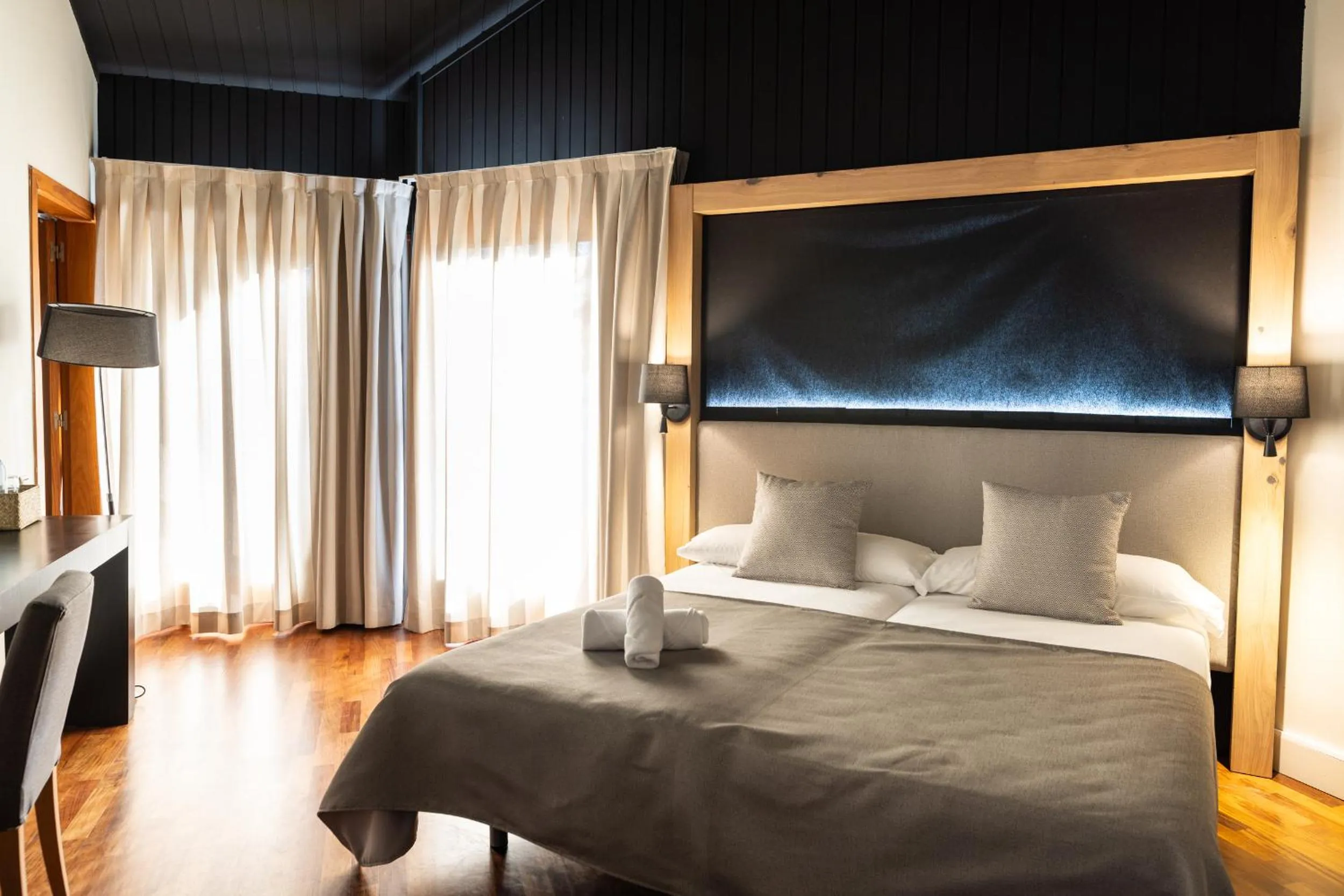 Bedroom, Bed in Hotel Xalet del Golf