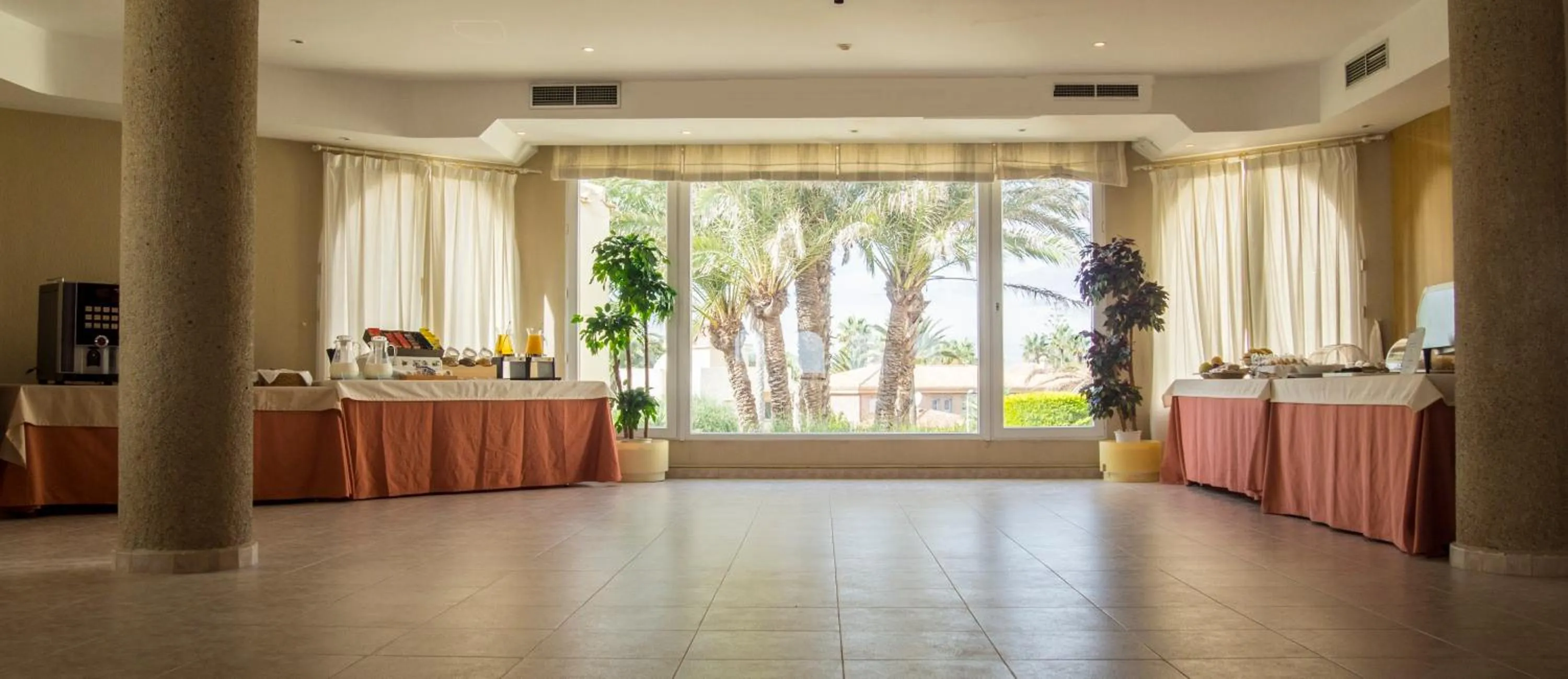 Breakfast in Aparthotel Villas La Manga