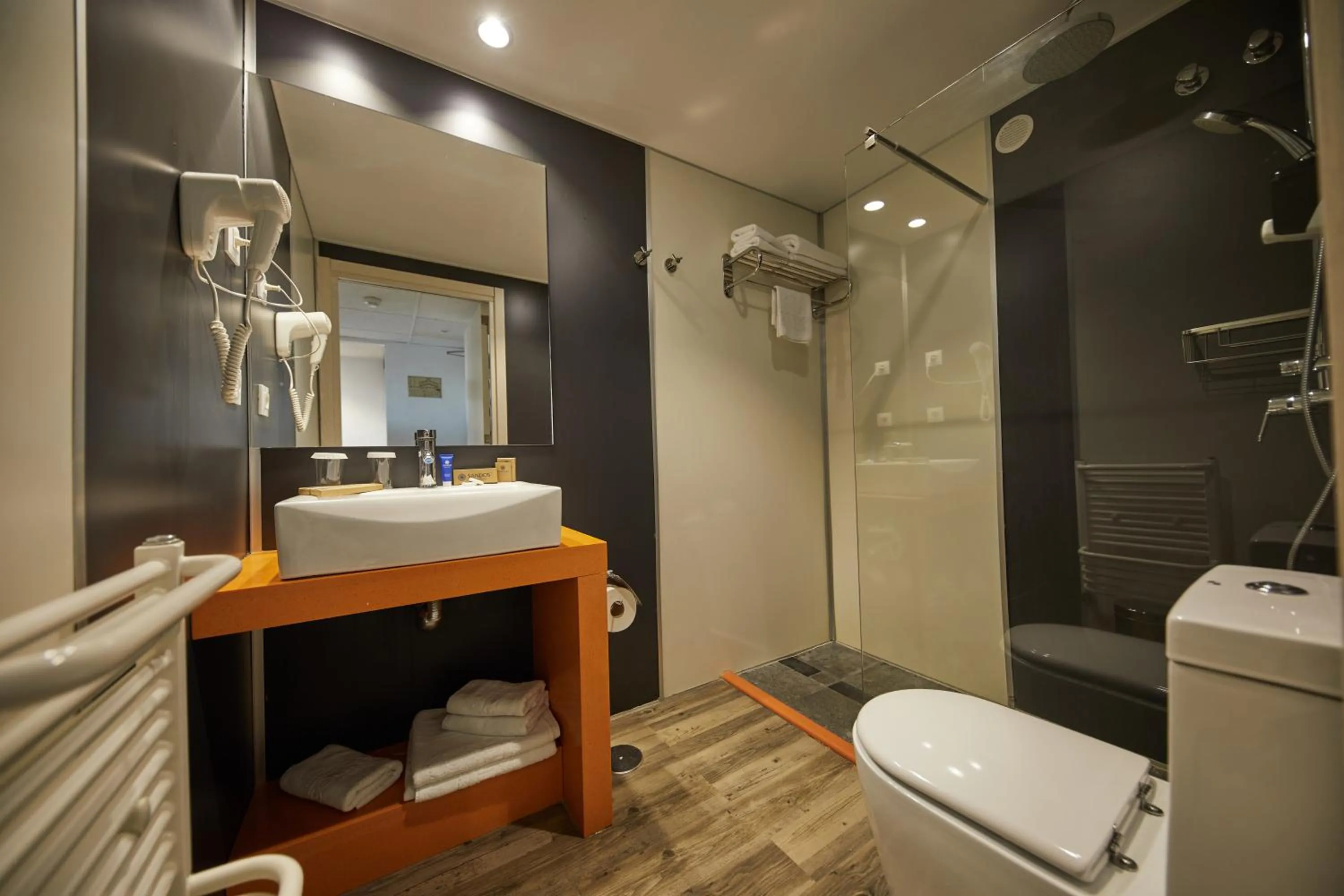 Bathroom in Sandos Benidorm Suites