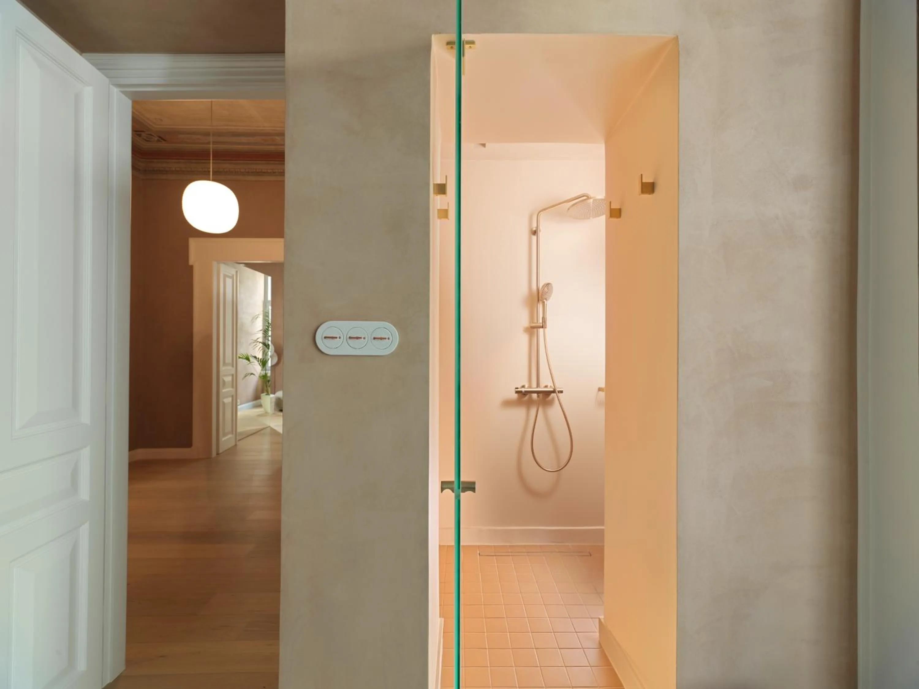 Shower in Monument Hotel