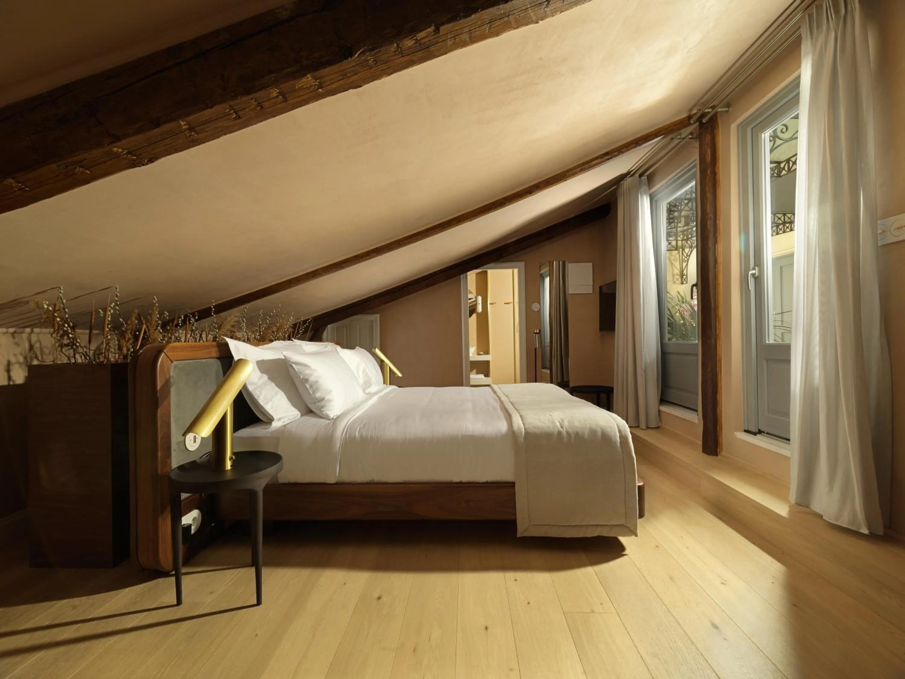 Bedroom, Bed in Monument Hotel