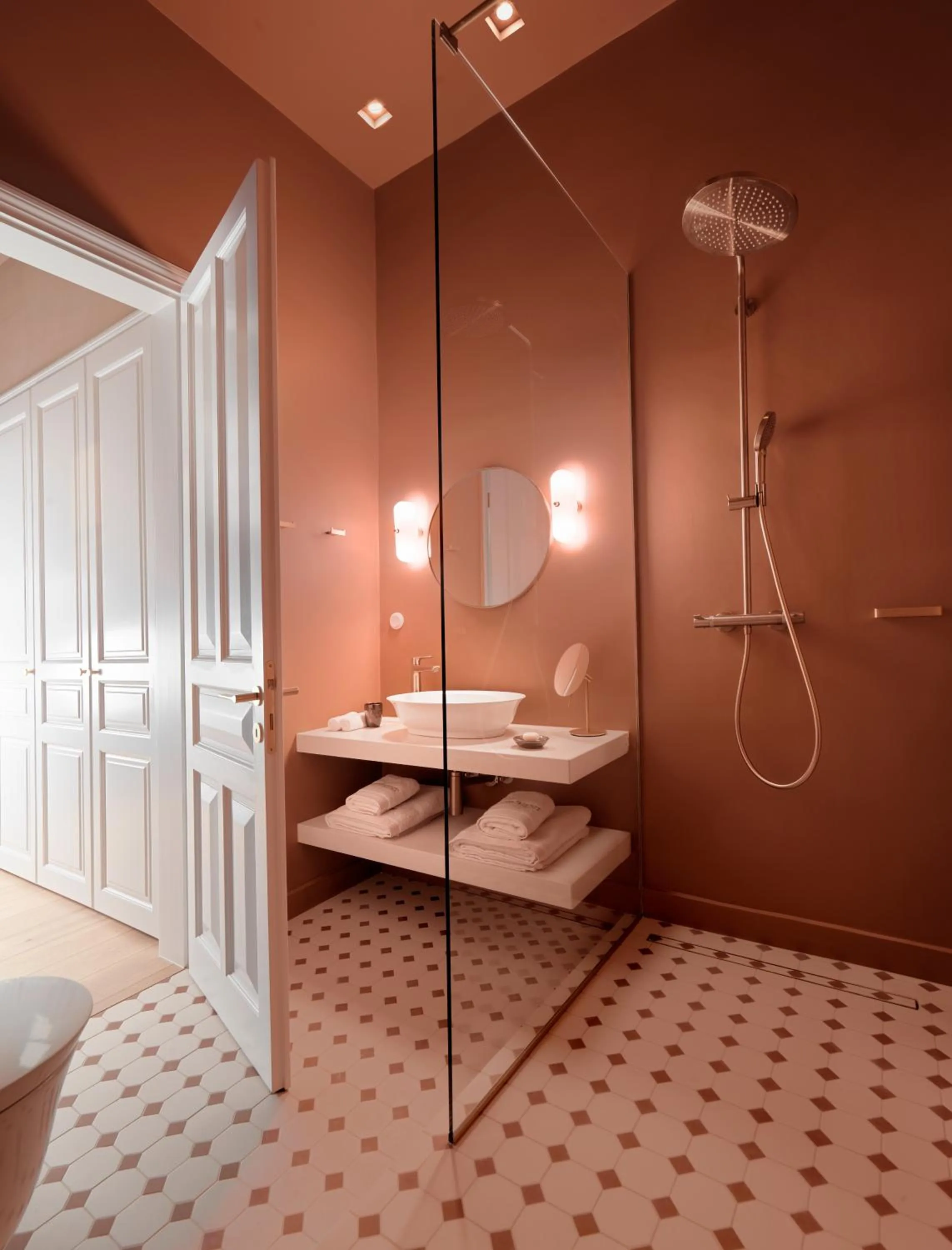 Shower in Monument Hotel