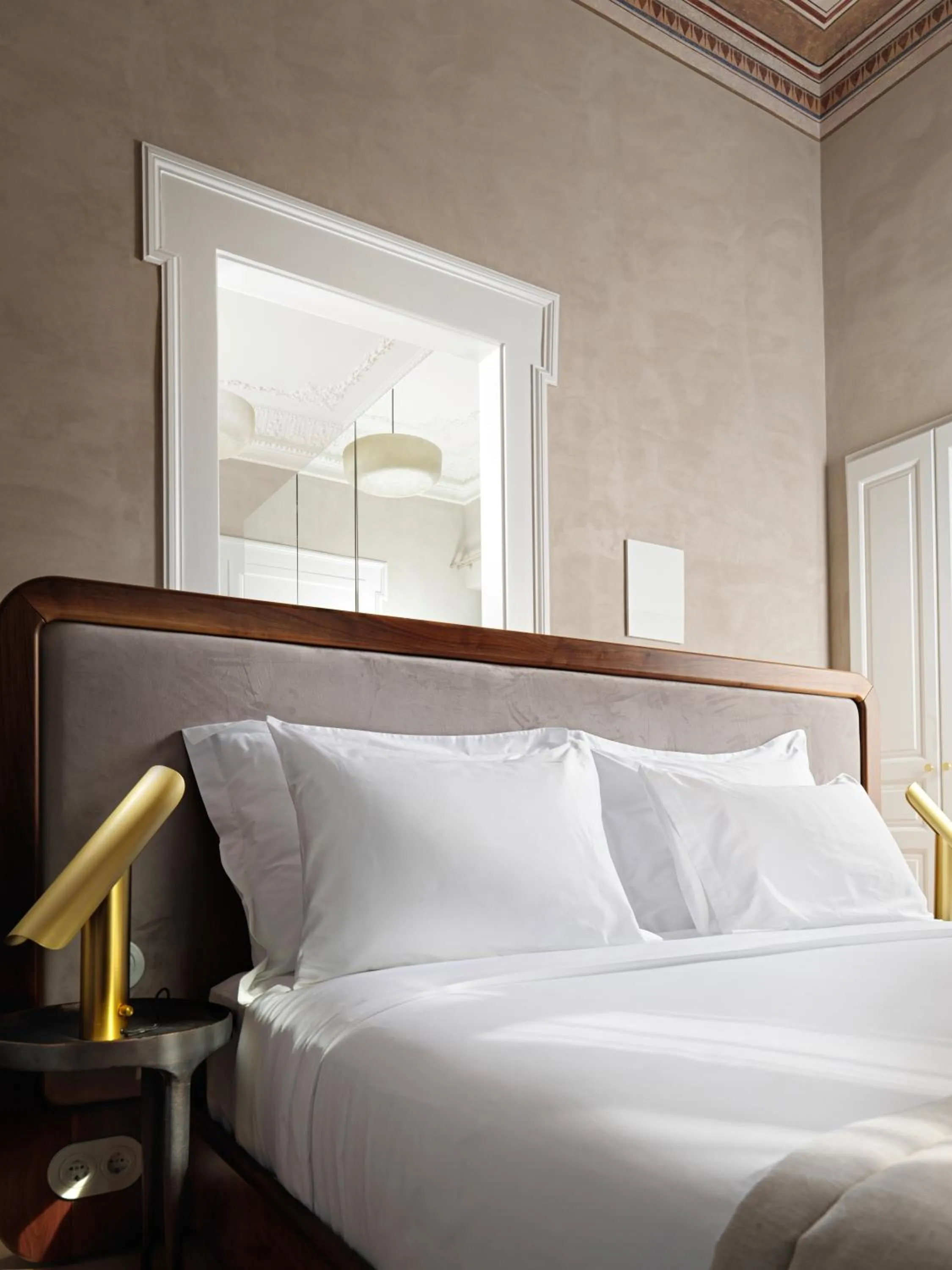 Bedroom, Bed in Monument Hotel