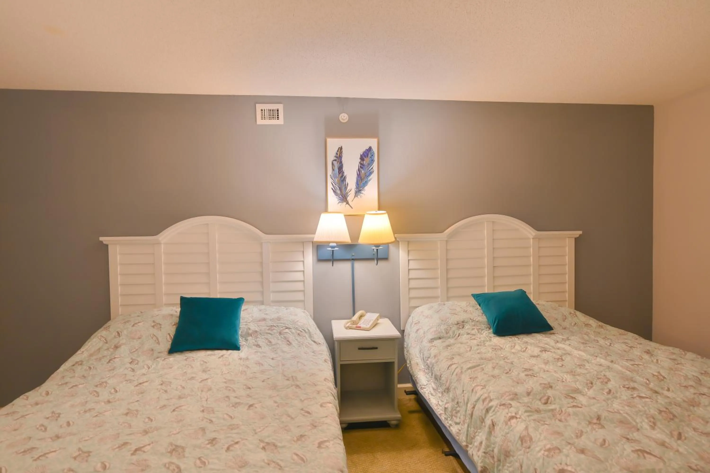 Bed in Pristine Condo Glorious Ocean View HS 11th Floor